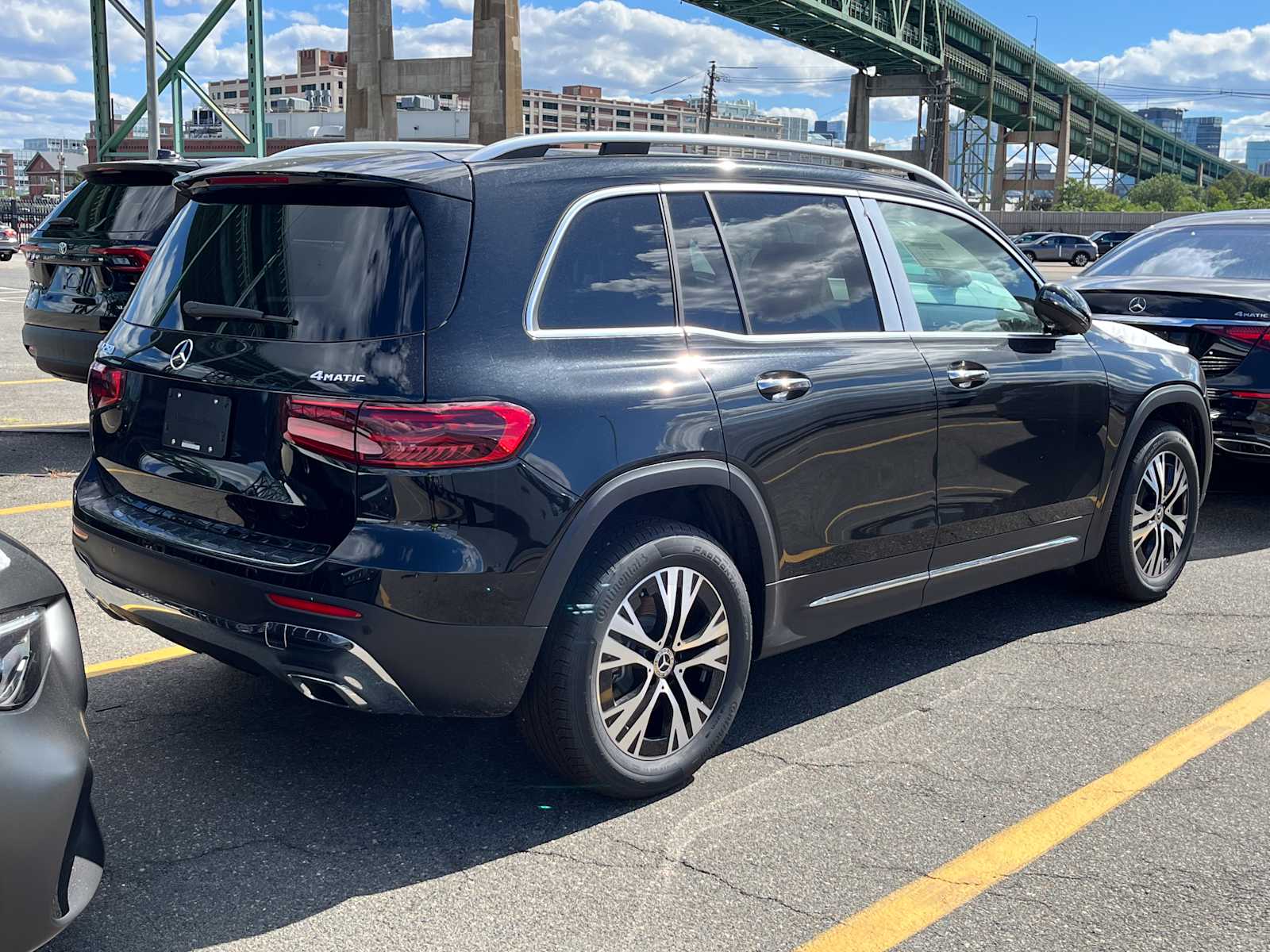 2026 Mercedes Benz GLB 250 4MATIC photo 2