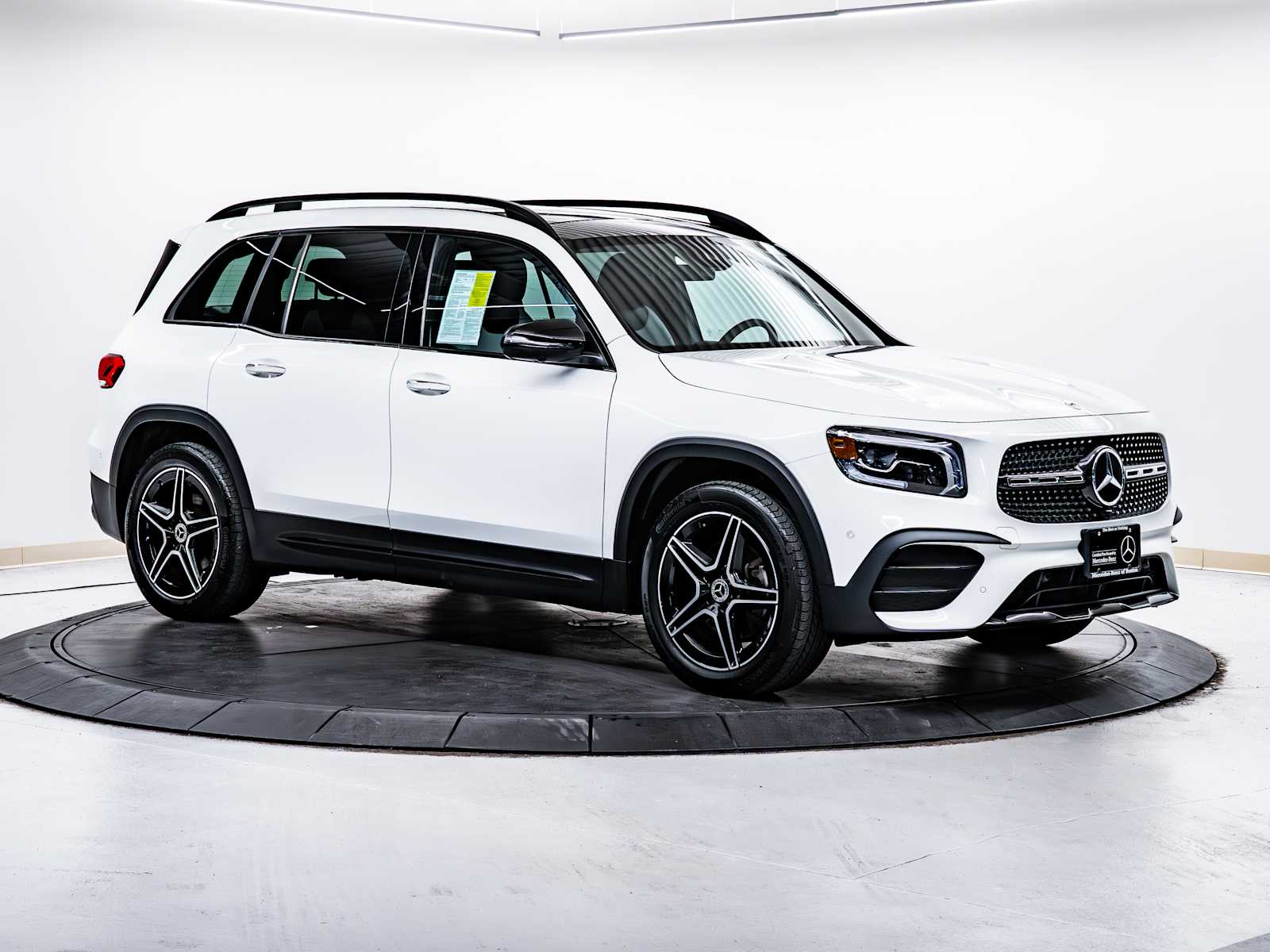 2023 Mercedes-Benz GLB Base's photo