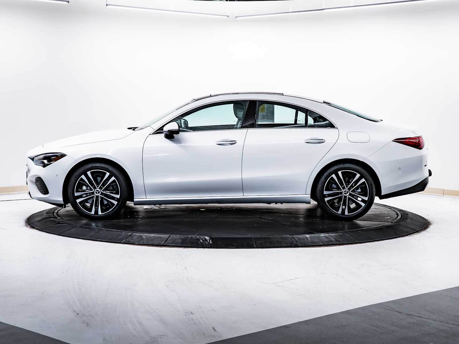 2025 Mercedes Benz CLA 250 4MATIC photo 4