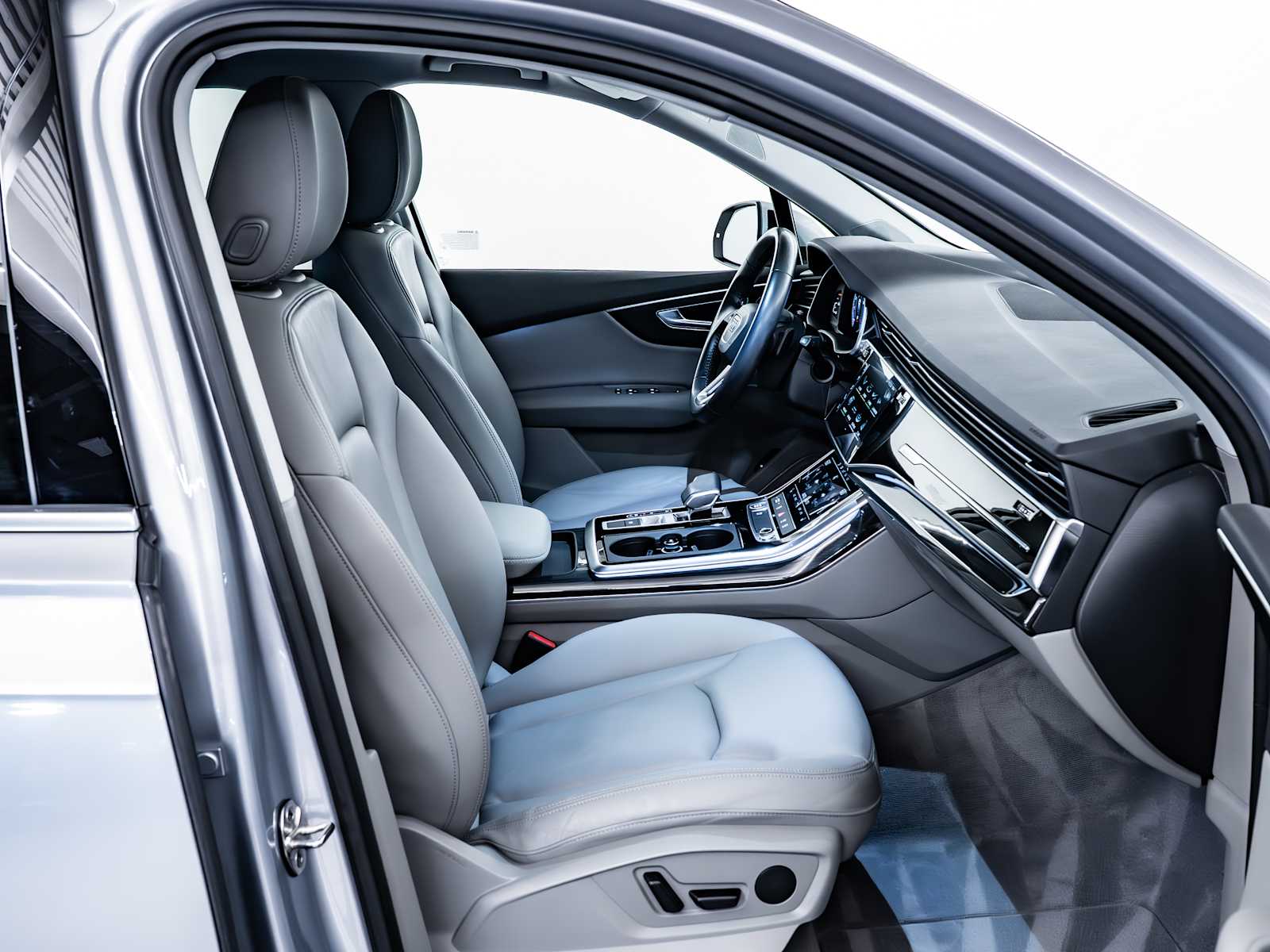 used 2020 Audi Q7 car, priced at $27,798