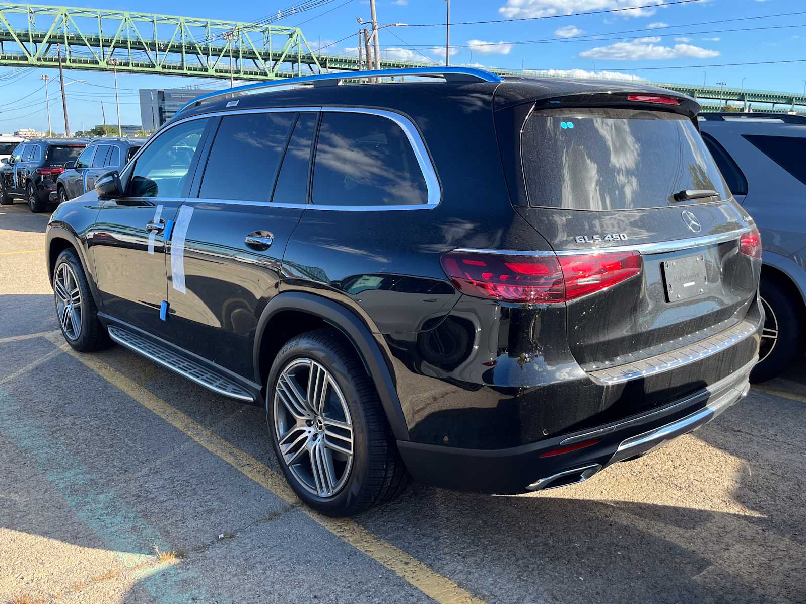 2026 Mercedes Benz GLS 450 4MATIC photo 3