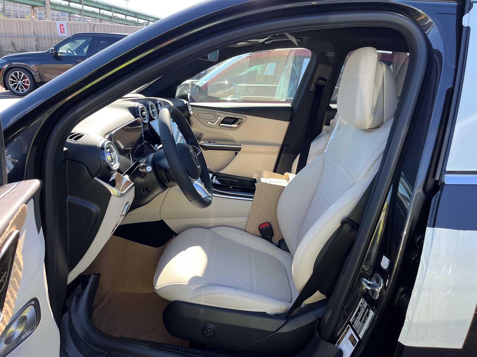 2026 Mercedes Benz GLC 300 4MATIC photo 4