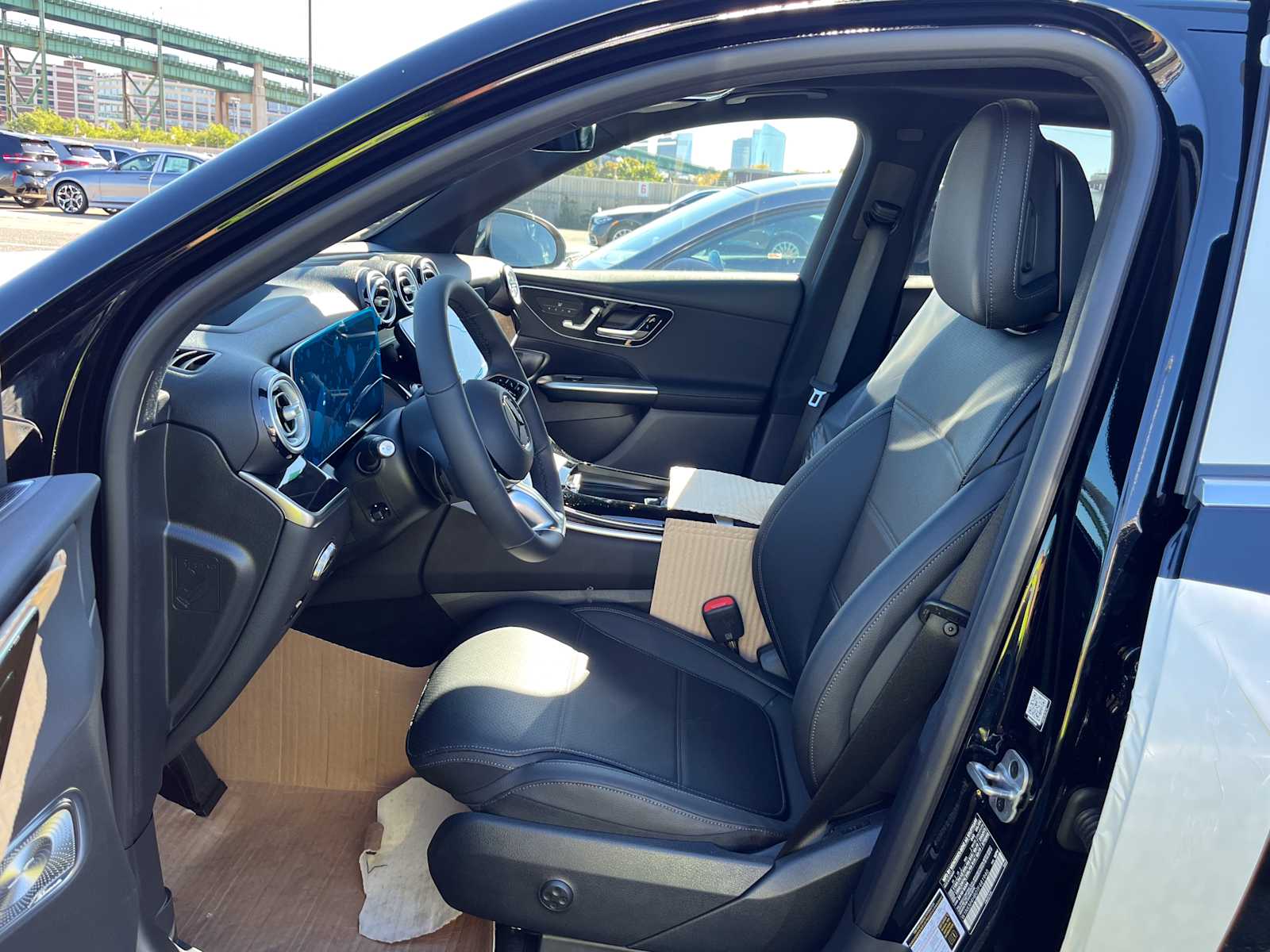 2026 Mercedes Benz GLC 300 4MATIC photo 4