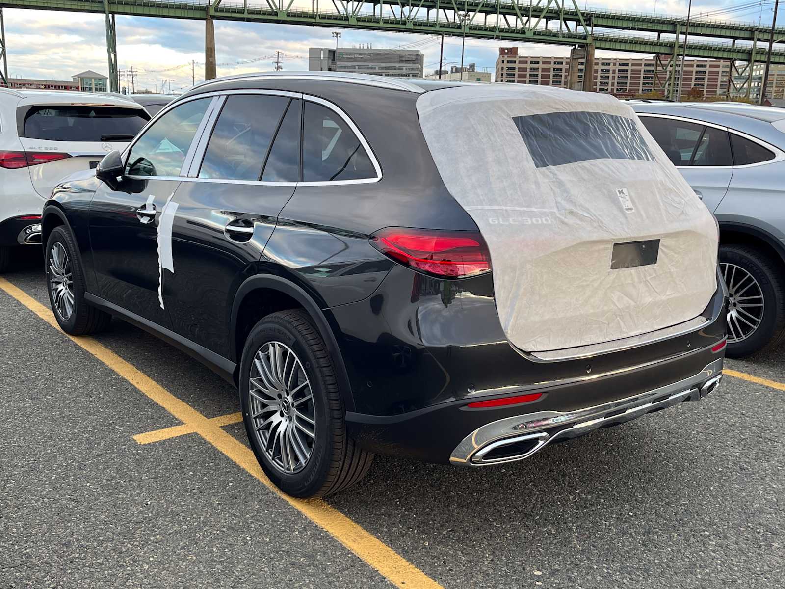 2026 Mercedes Benz GLC 300 4MATIC photo 3