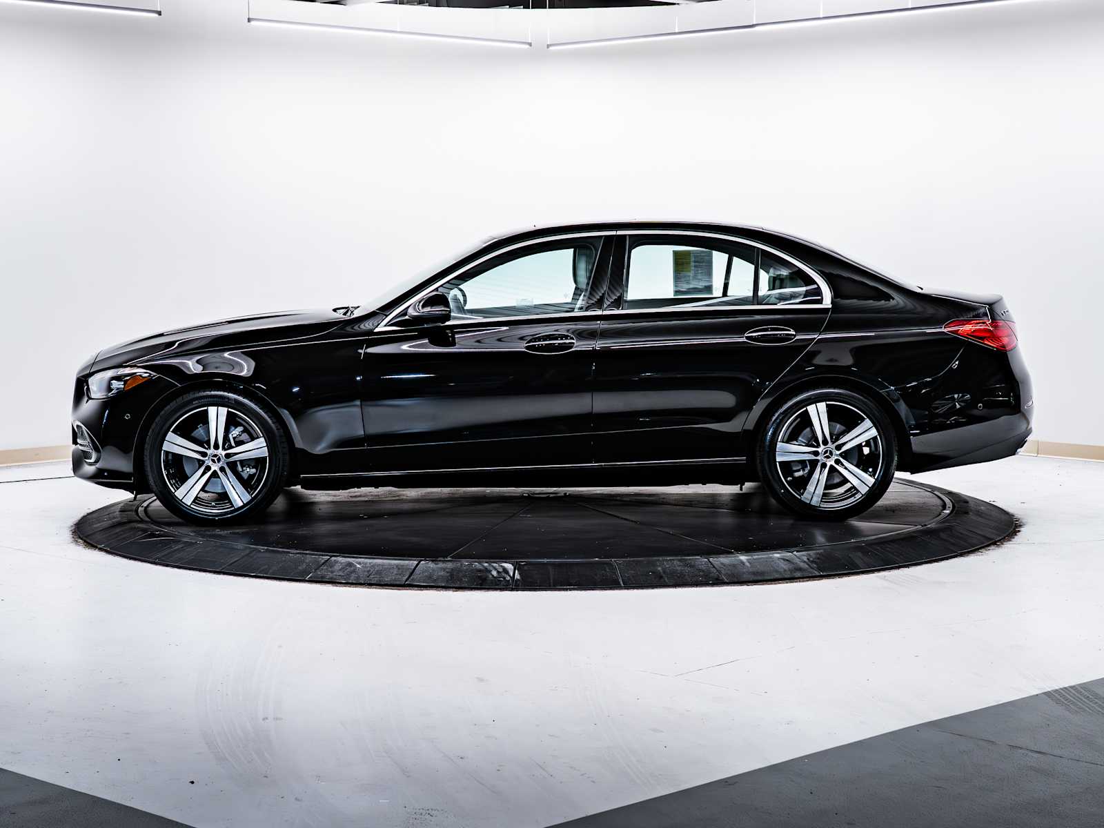 2025 Mercedes Benz C 300 4MATIC photo 4