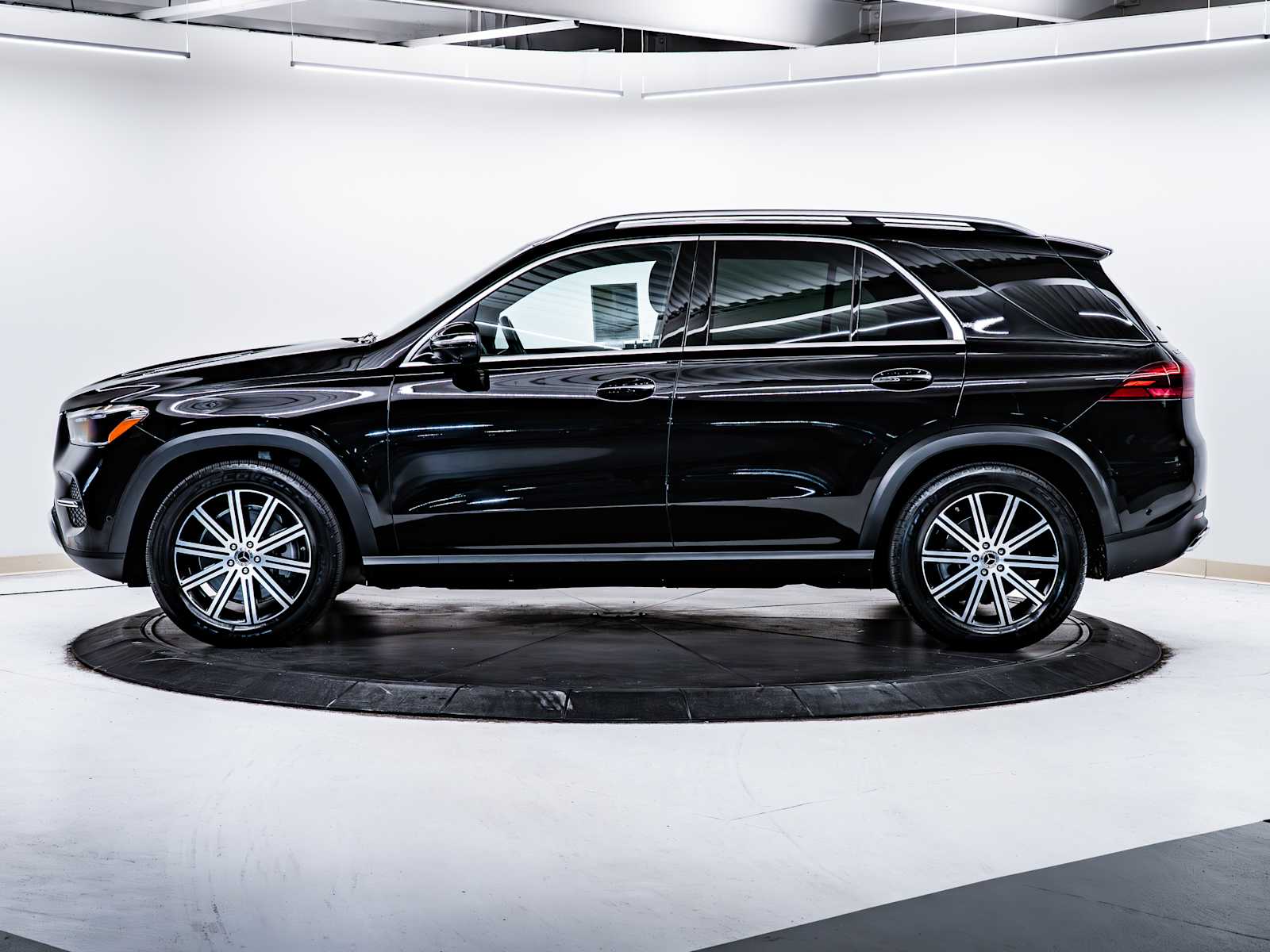 2025 Mercedes Benz GLE 450 4MATIC photo 4