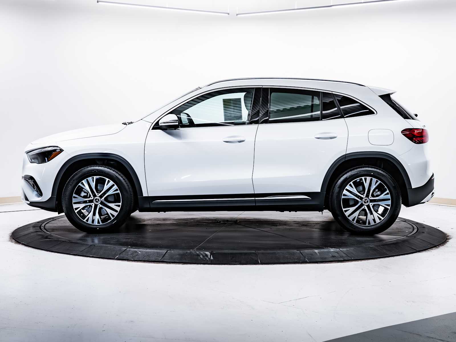 2025 Mercedes Benz GLA 250 4MATIC photo 4