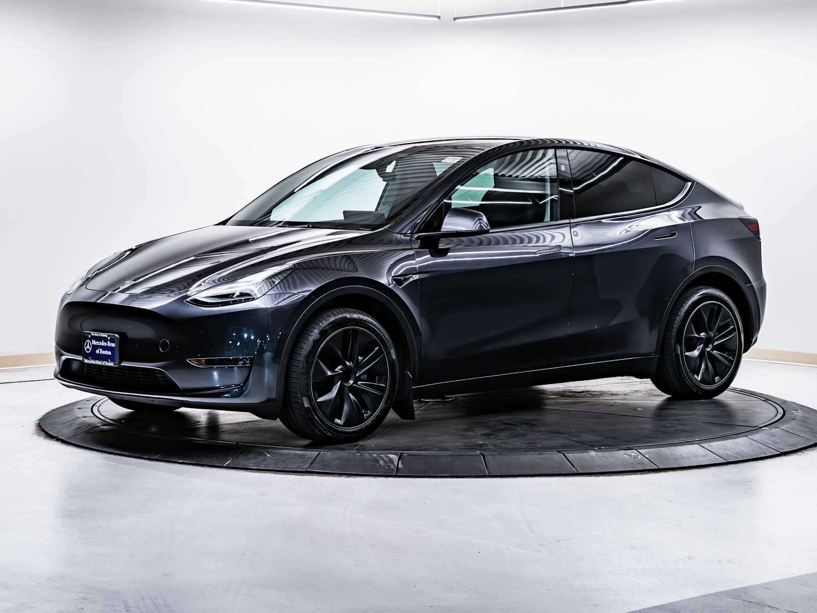 2025 Tesla Model Y Long Range photo 3