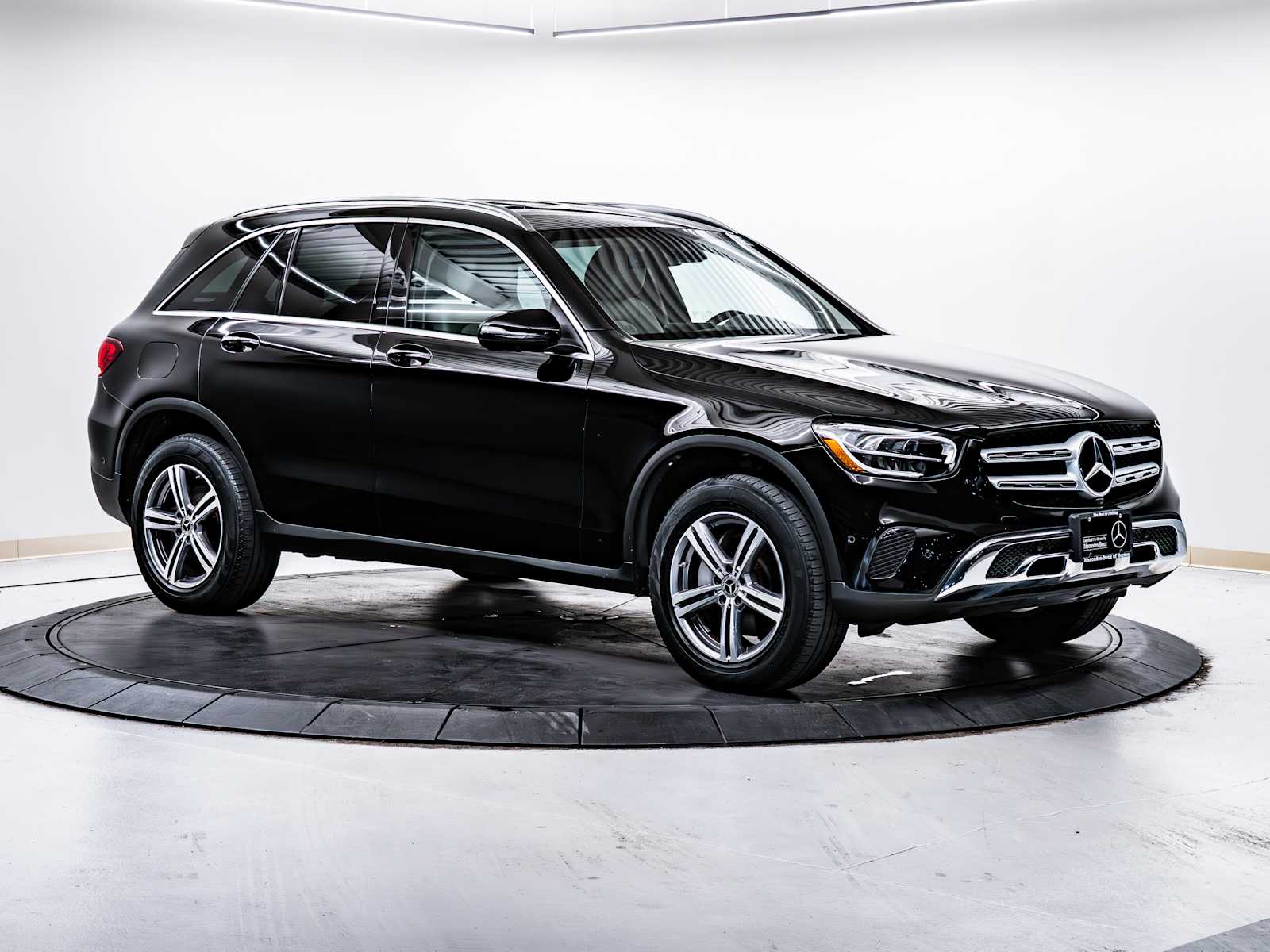 2022 Mercedes-Benz GLC GLC300's photo