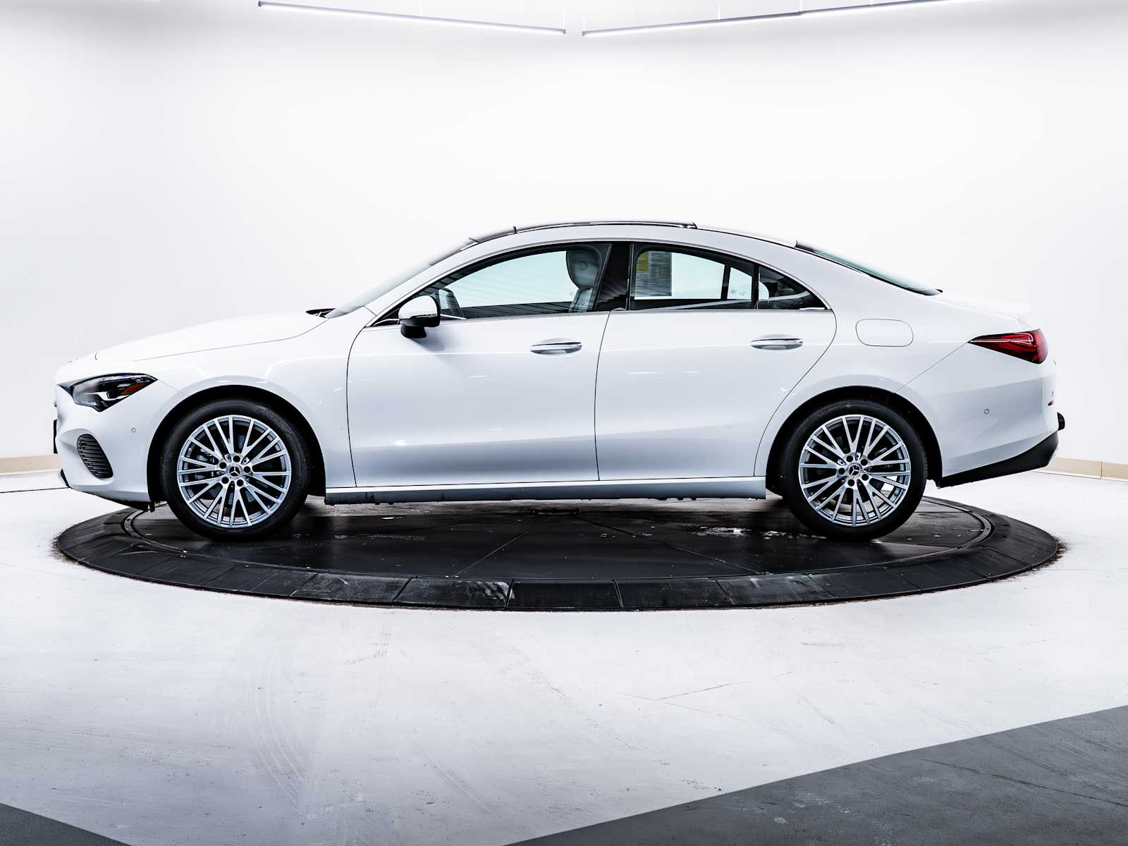 2025 Mercedes Benz CLA 250 4MATIC photo 4