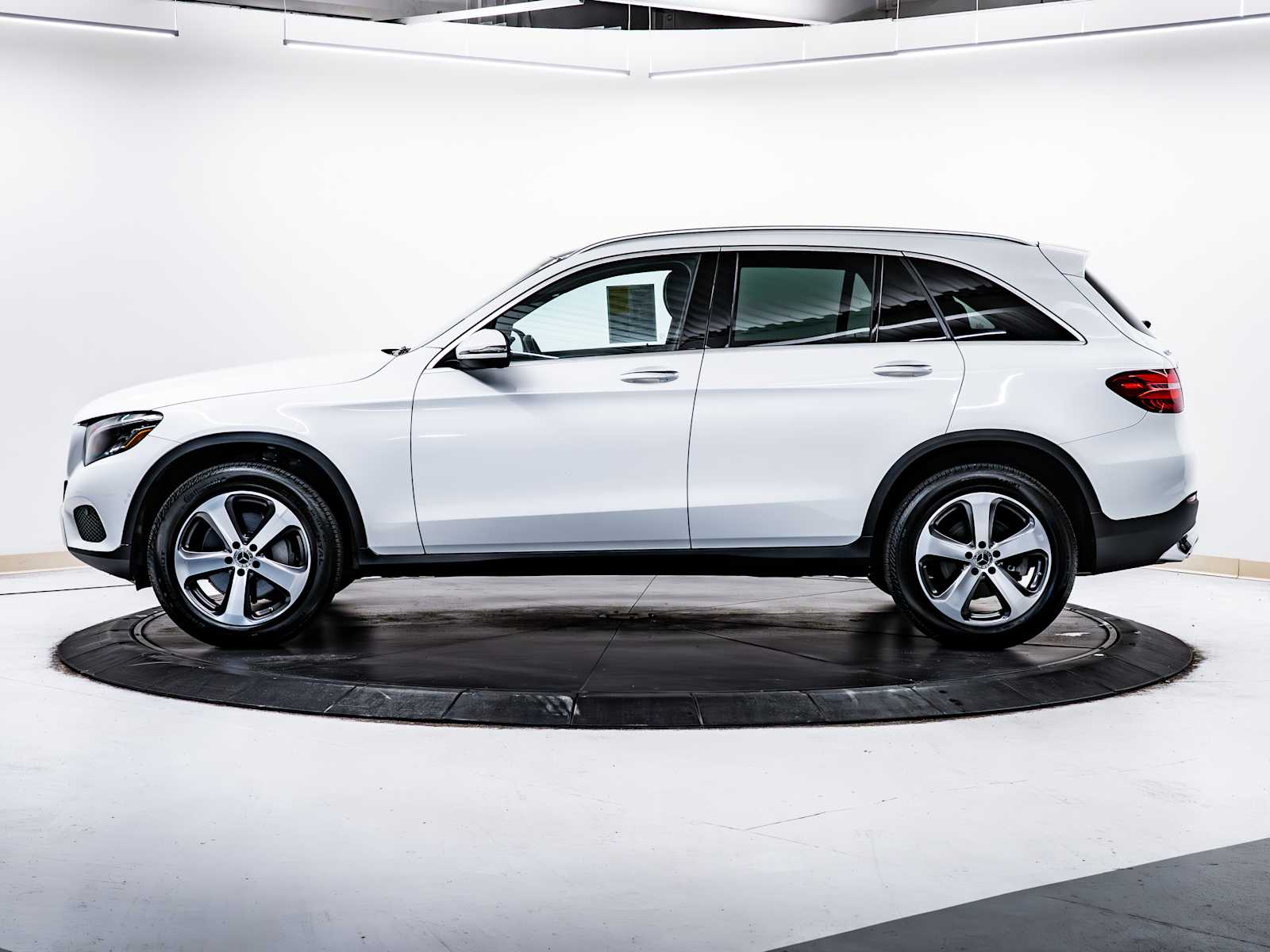 2019 Mercedes Benz GLC 300 4MATIC photo 4