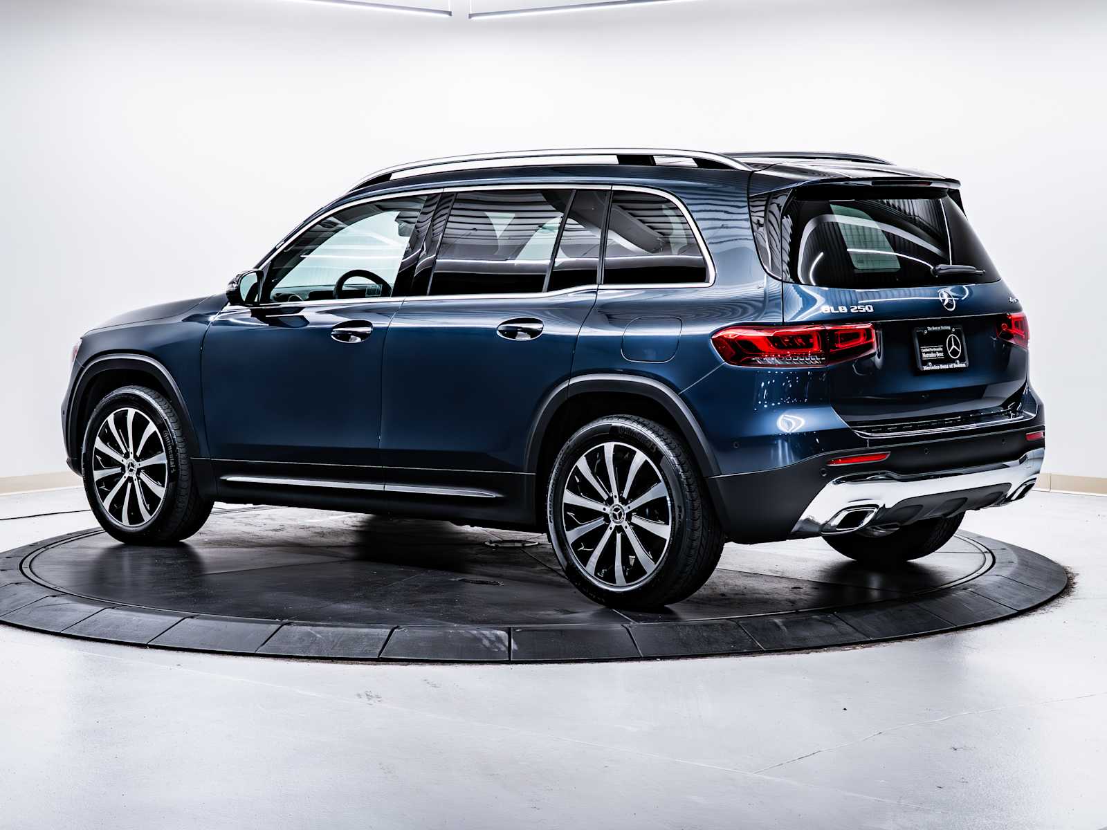 used 2022 Mercedes-Benz GLB 250 car, priced at $33,798