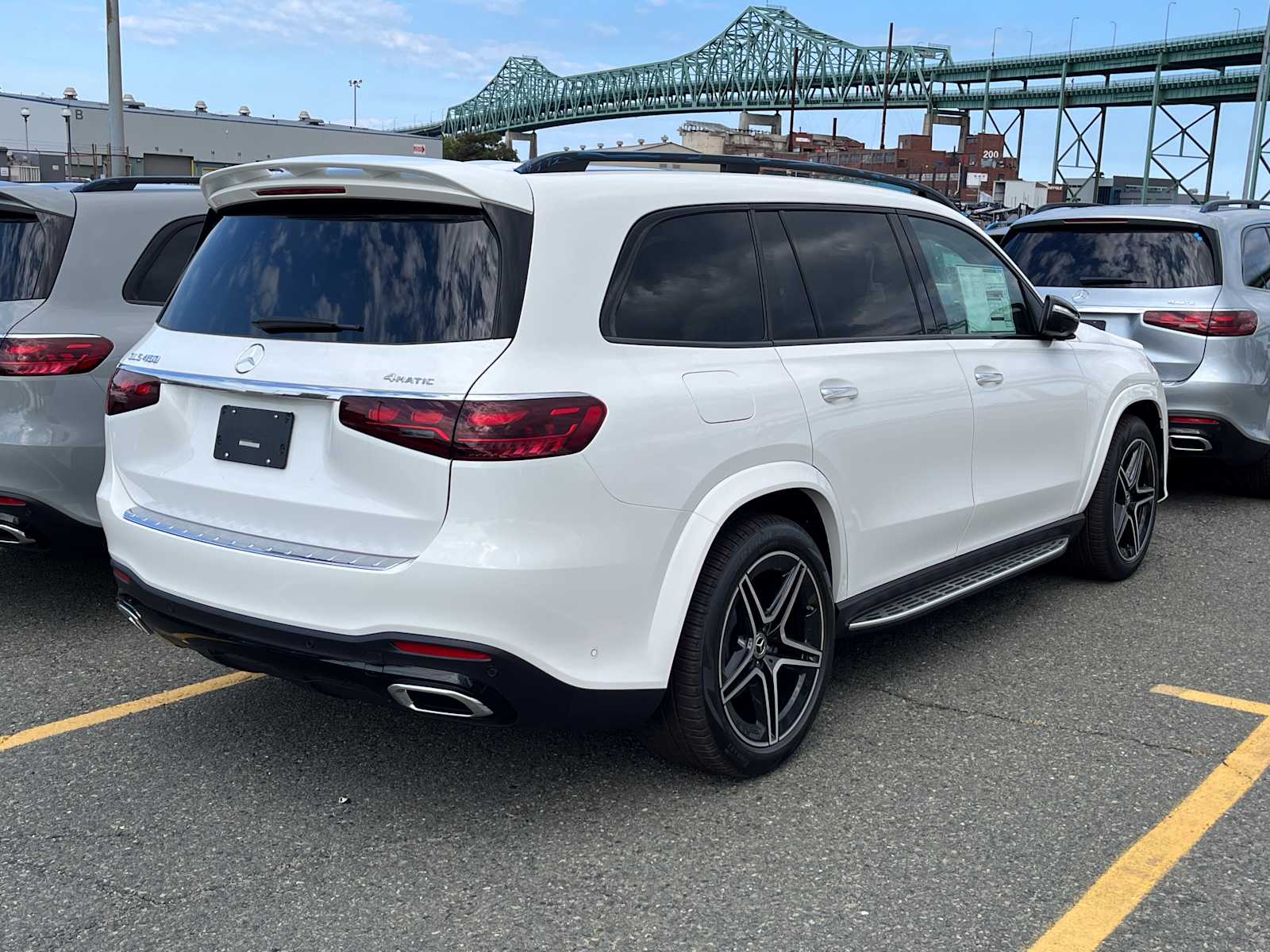 2026 Mercedes Benz GLS 450 4MATIC photo 3