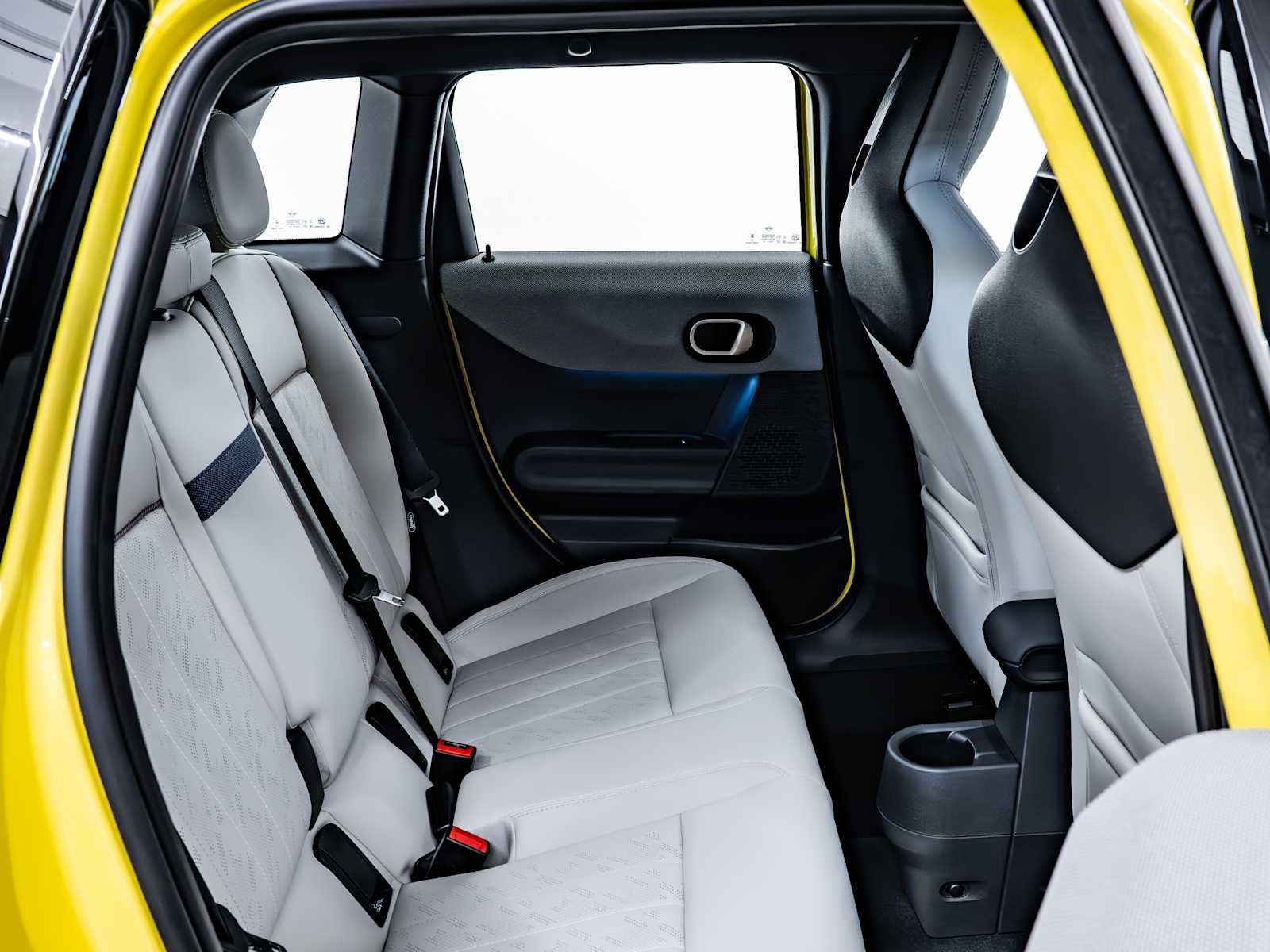 used 2025 MINI Hardtop 4 Door car, priced at $31,998