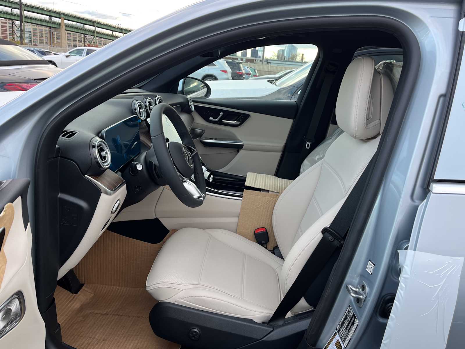 2026 Mercedes Benz GLC 300 4MATIC photo 4