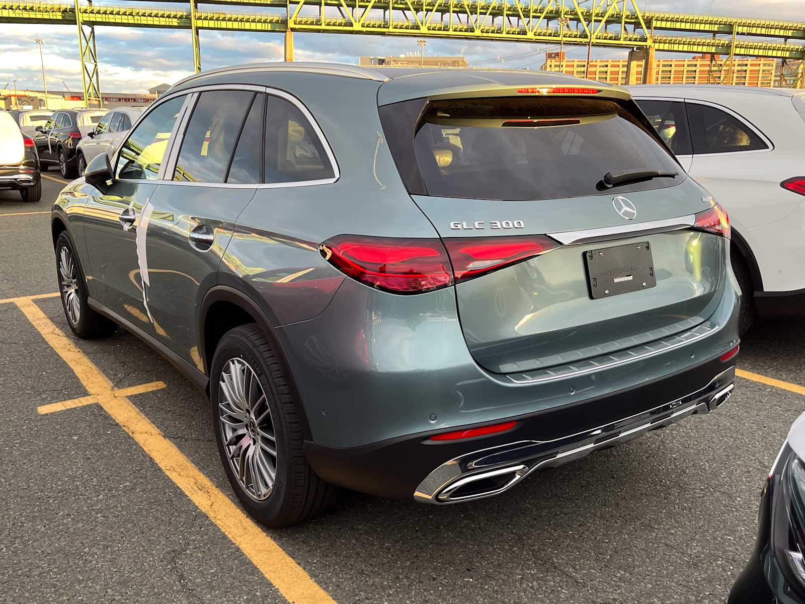 2026 Mercedes Benz GLC 300 4MATIC photo 3