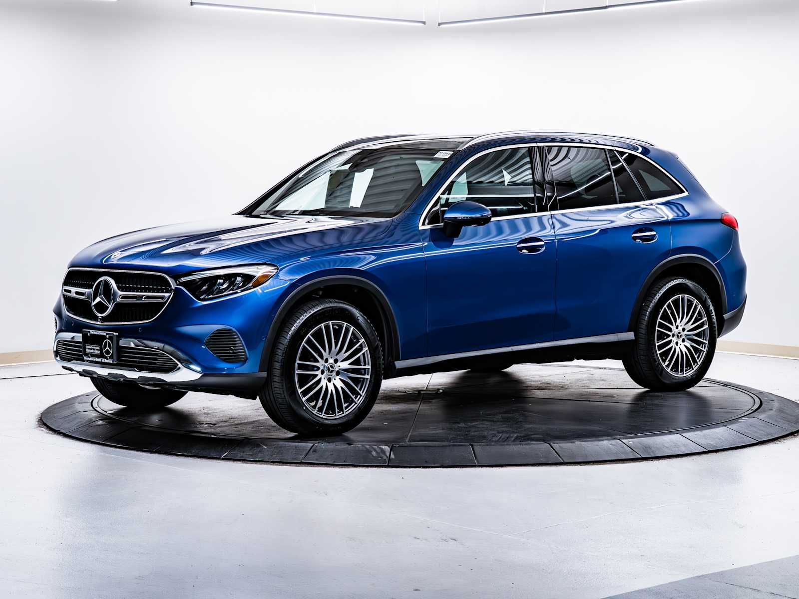 2025 Mercedes Benz GLC 300 4MATIC photo 3