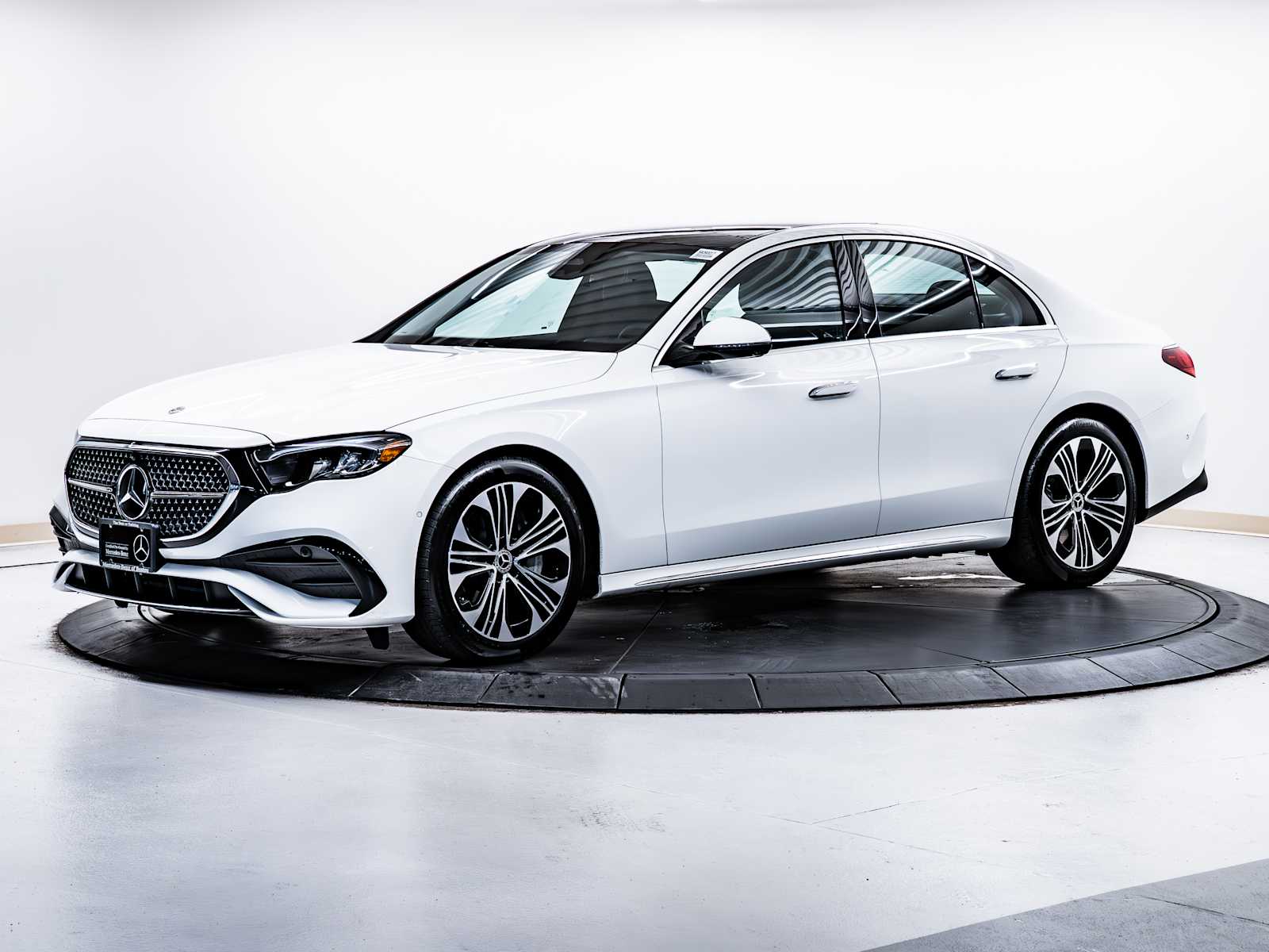 2025 Mercedes Benz E 450 4MATIC photo 3