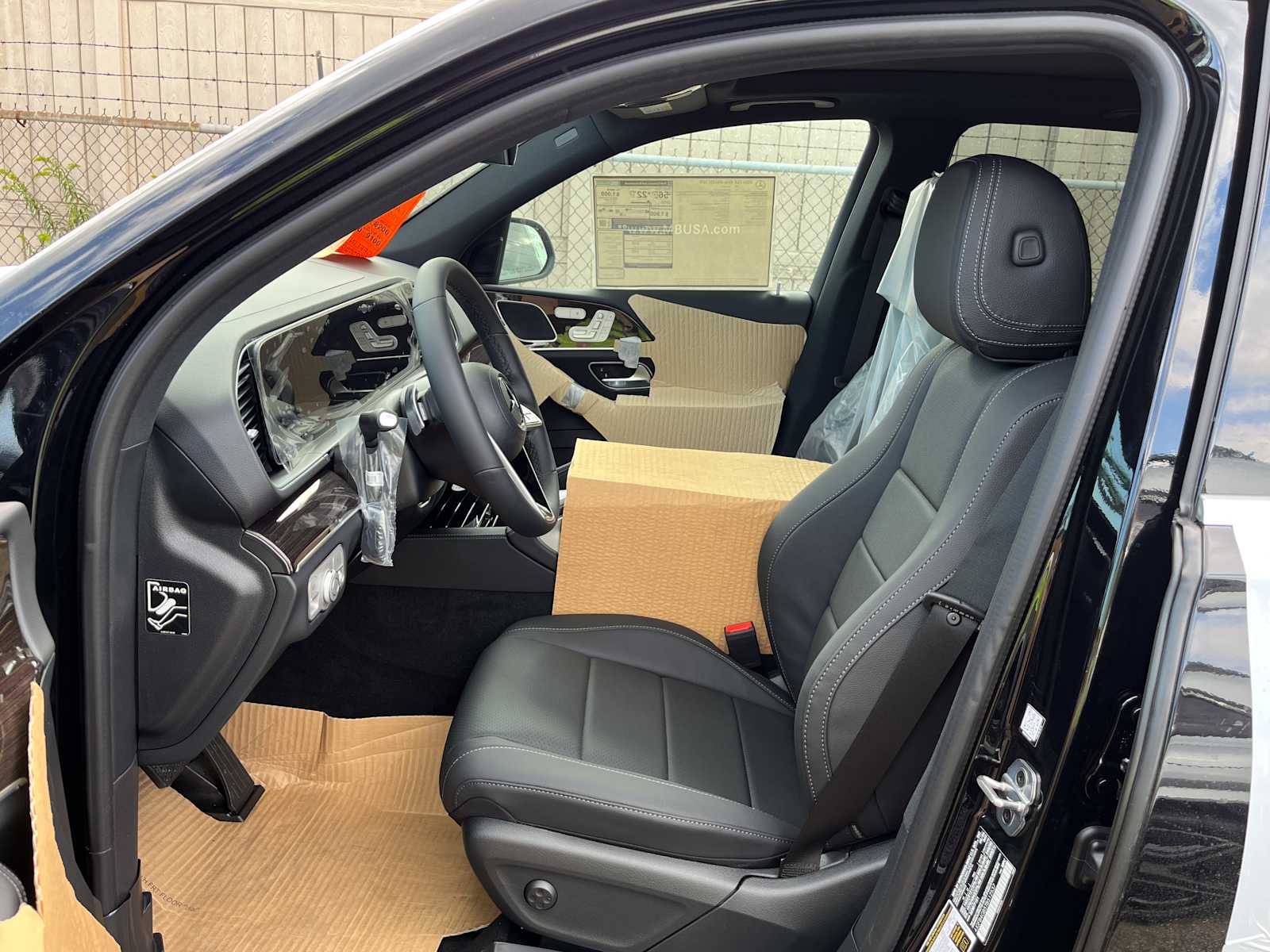 2026 Mercedes Benz GLE 450e 4MATIC photo 3