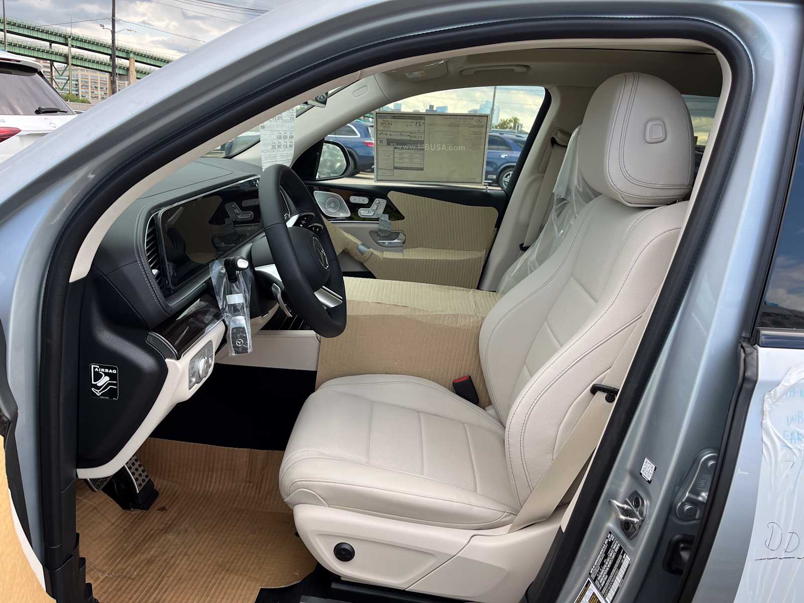 2026 Mercedes Benz GLS 450 4MATIC photo 4