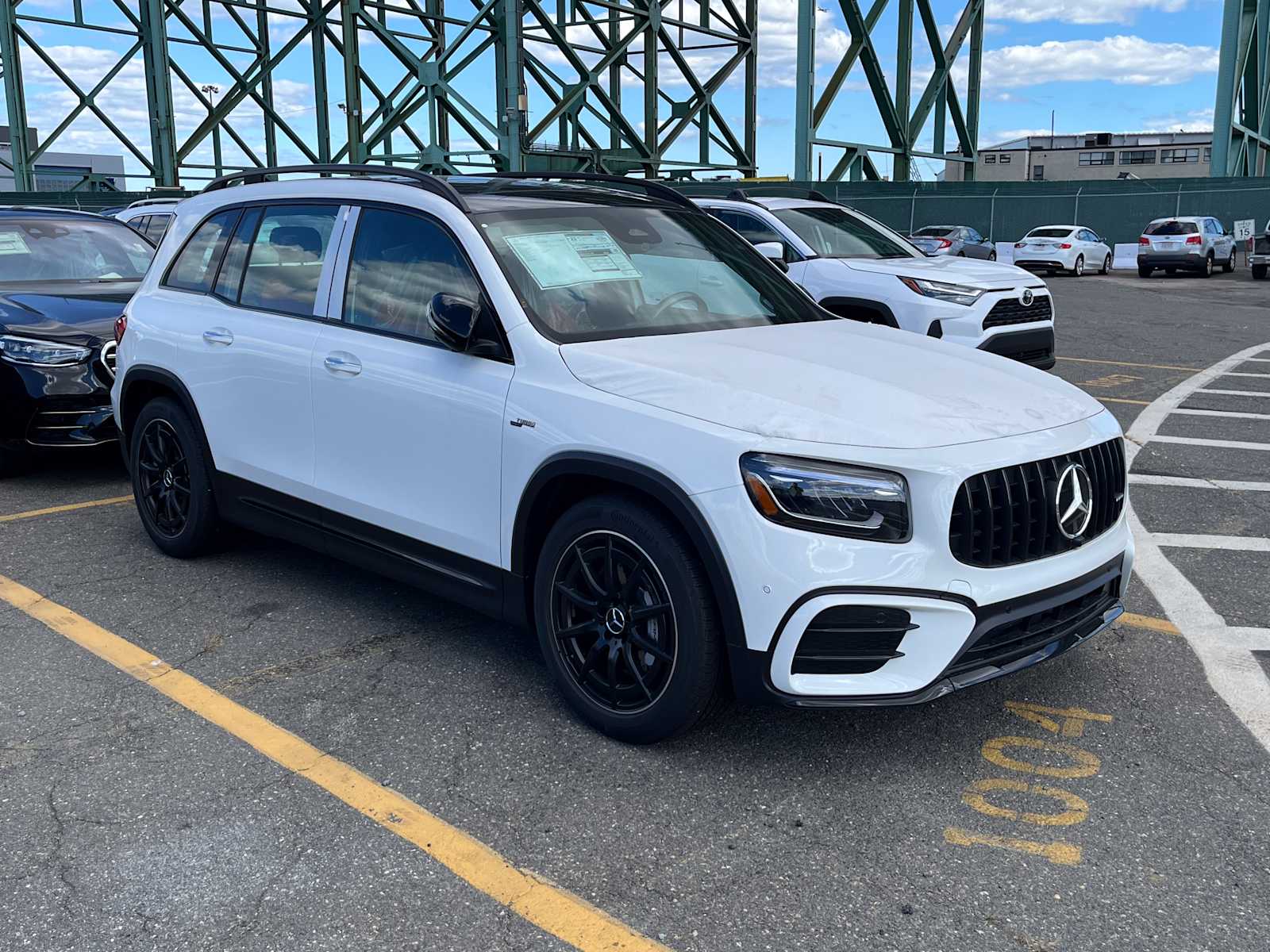 2026 Mercedes-Benz GLB AMG GLB 35's photo