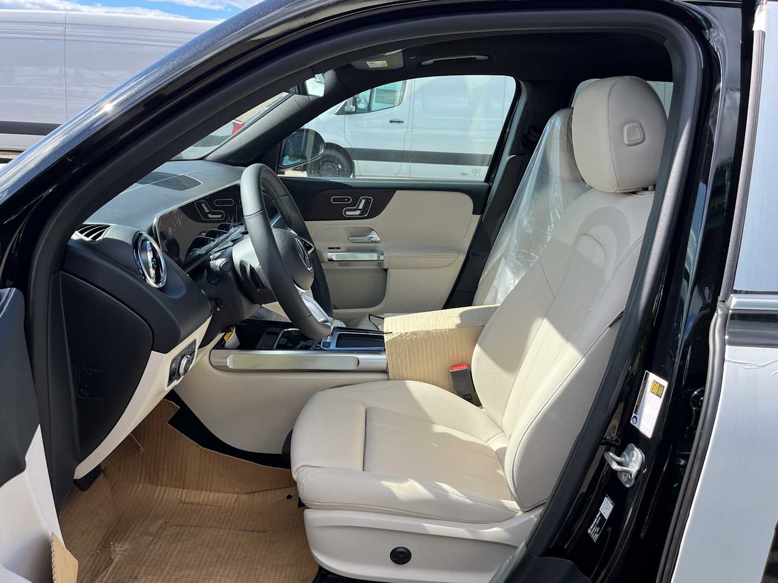 2026 Mercedes Benz GLB 250 4MATIC photo 3