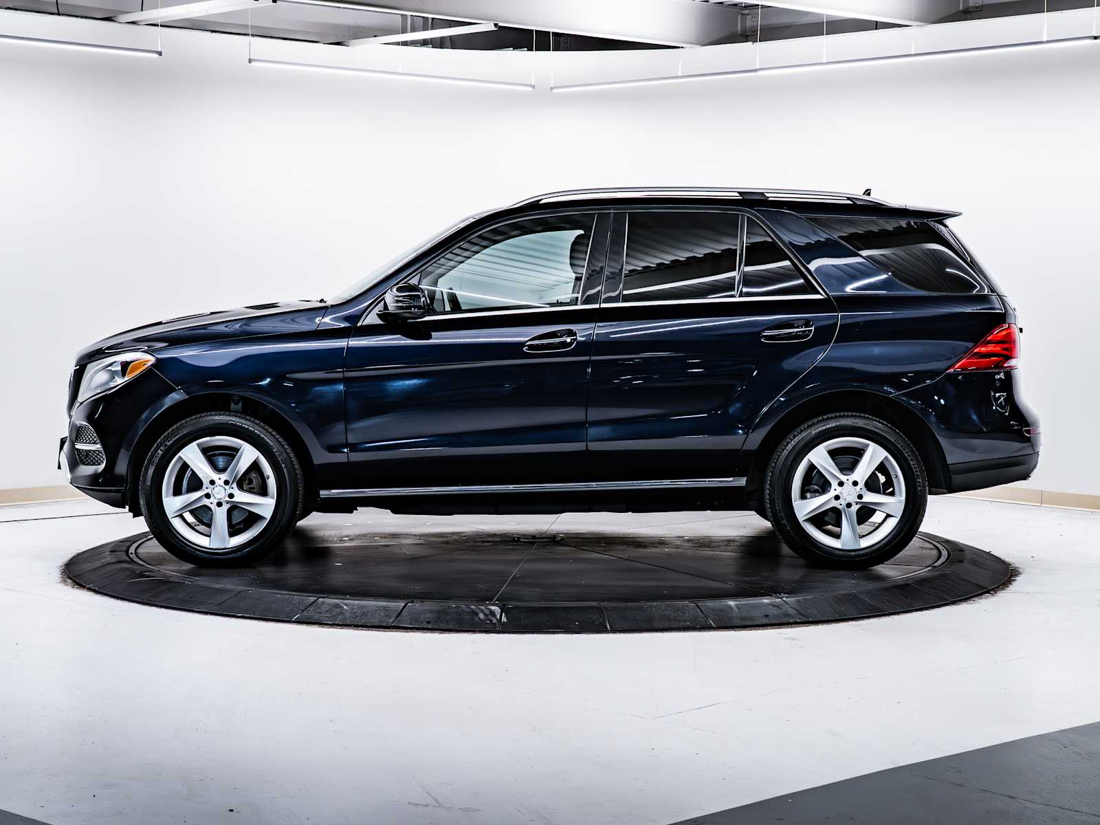 2016 Mercedes Benz GLE 350 4MATIC photo 2