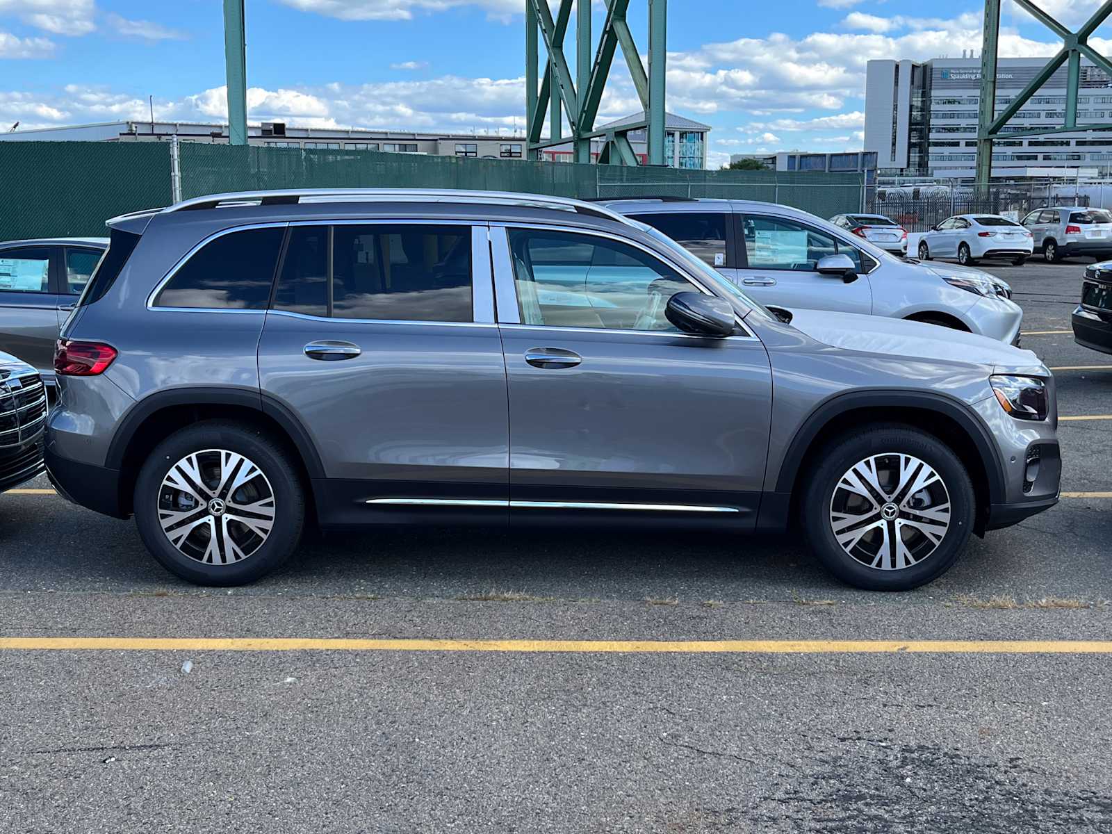 2026 Mercedes Benz GLB 250 4MATIC photo 2