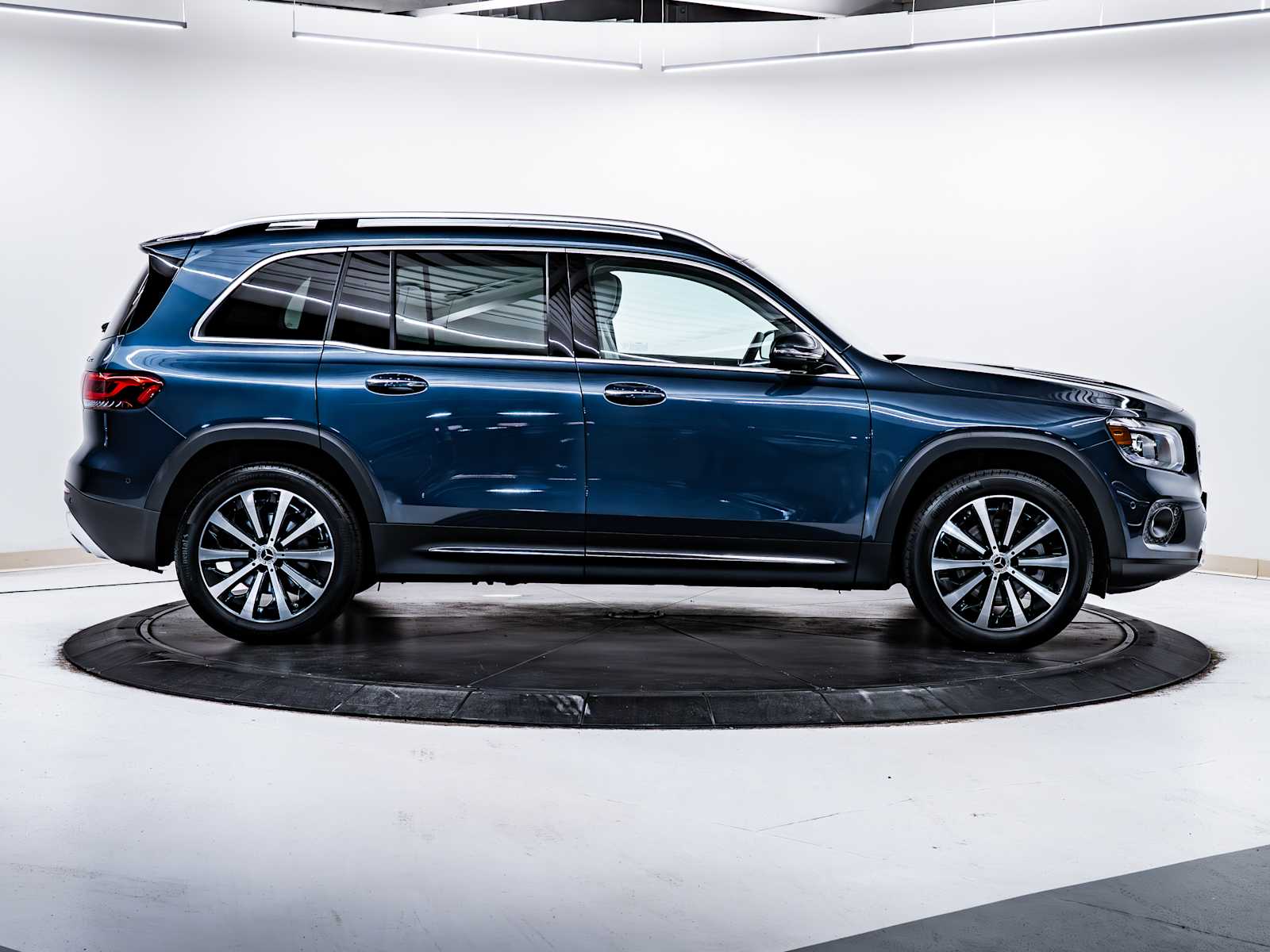 used 2022 Mercedes-Benz GLB 250 car, priced at $33,798