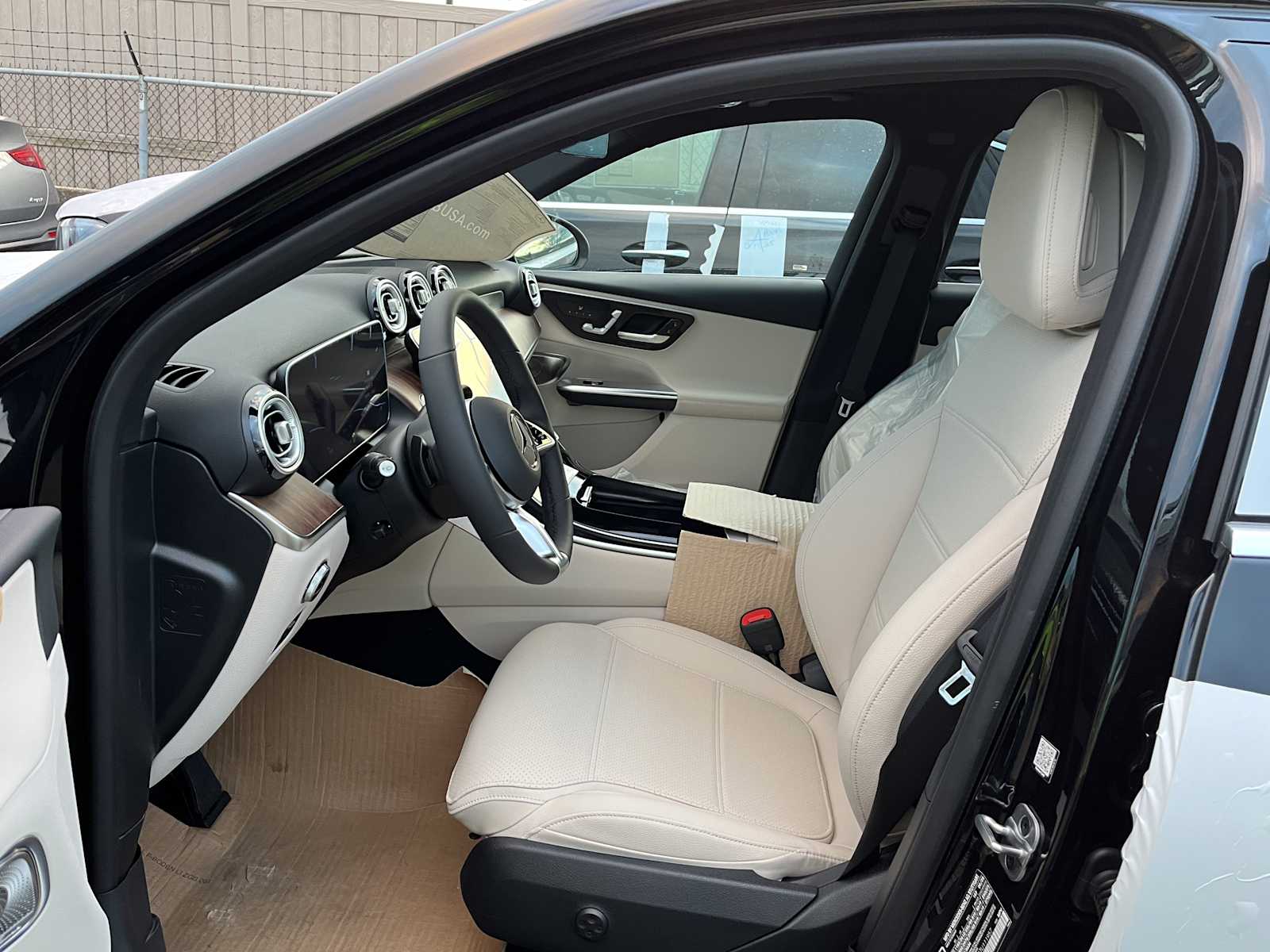 2026 Mercedes Benz GLC 300 4MATIC photo 2