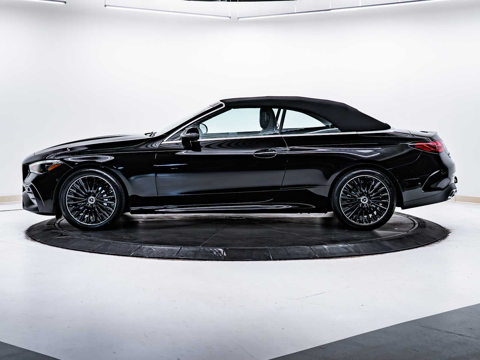 2025 Mercedes Benz CLE 300 4MATIC photo 4