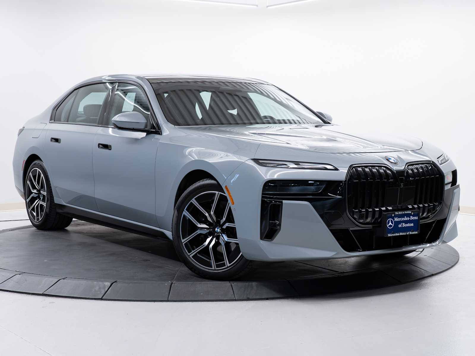  BMW 740i