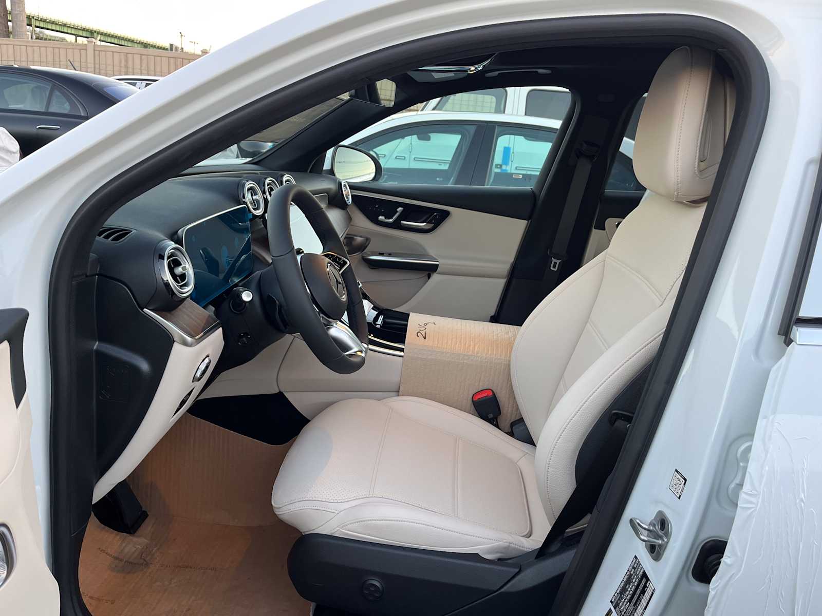 2026 Mercedes Benz GLC 300 4MATIC photo 4