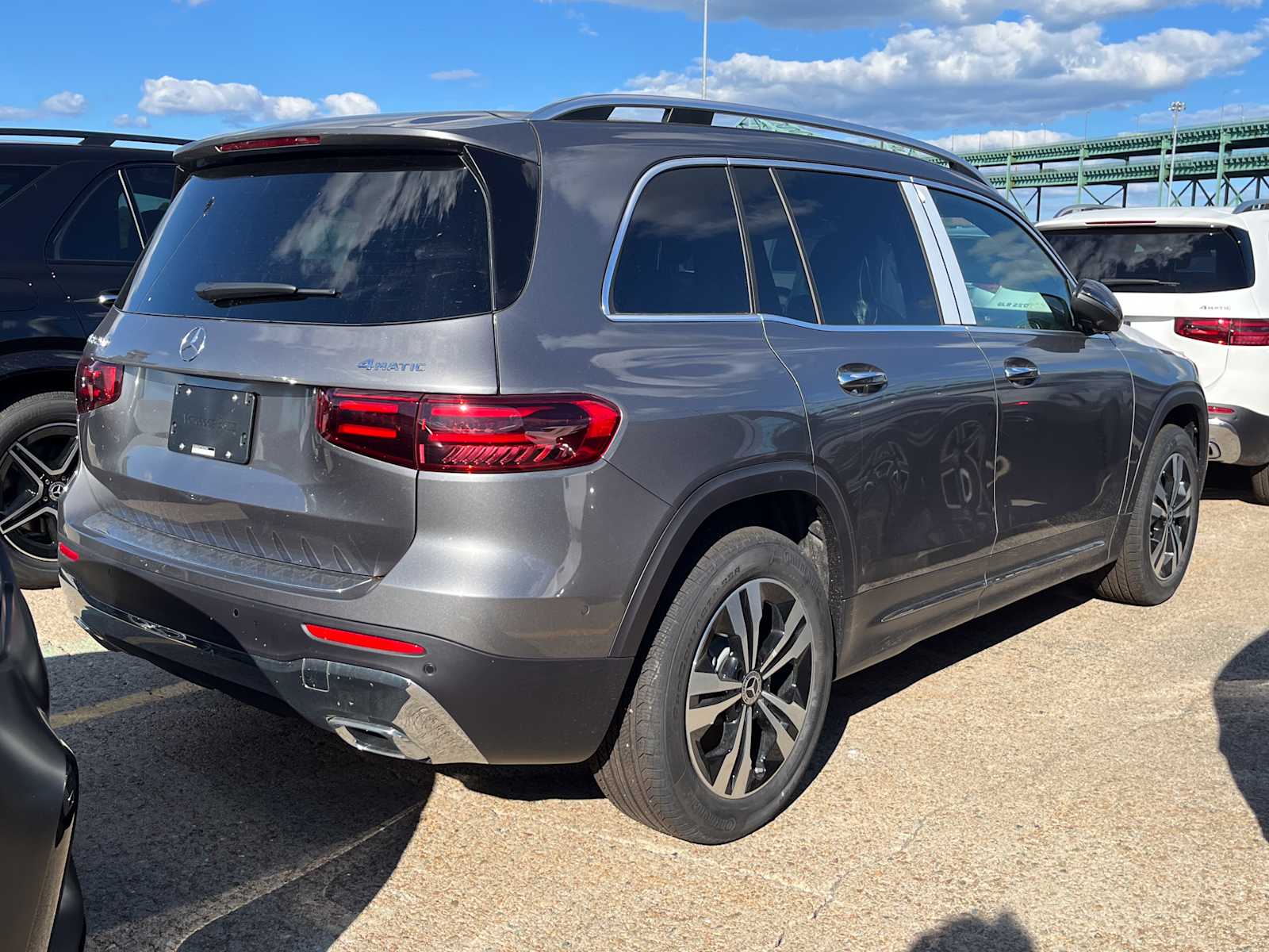 2026 Mercedes Benz GLB 250 4MATIC photo 2