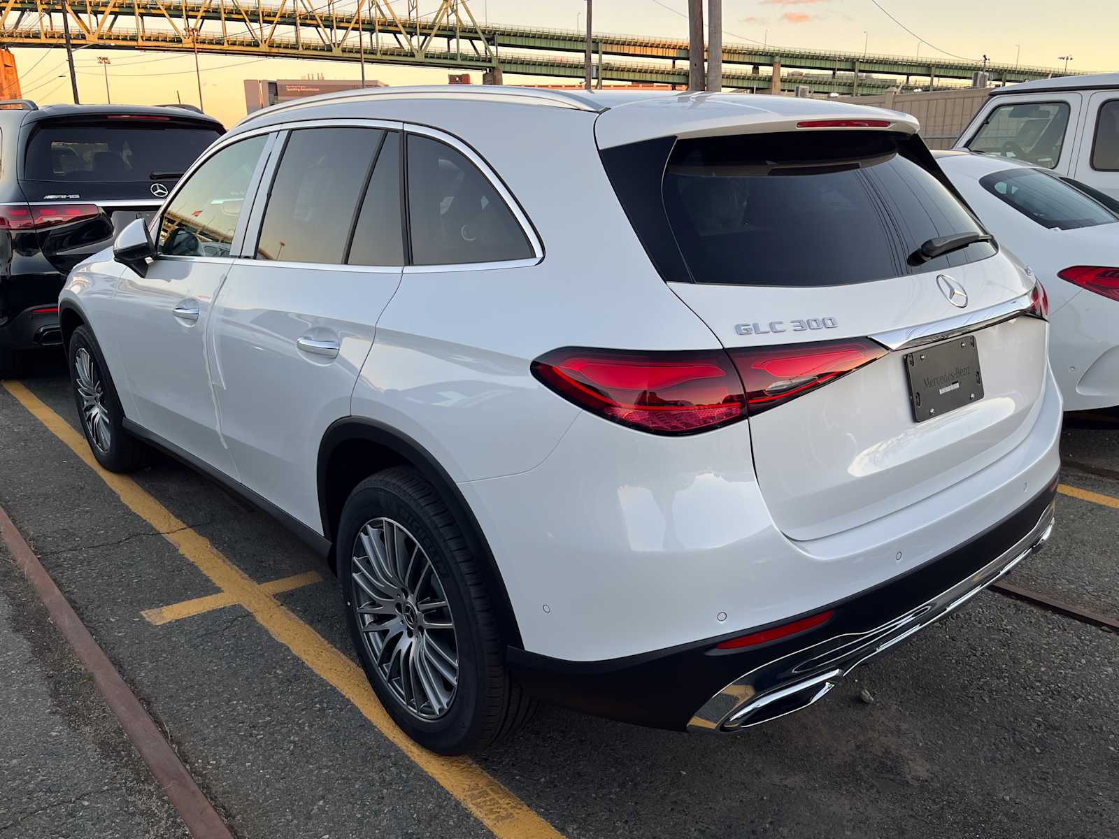 2026 Mercedes Benz GLC 300 4MATIC photo 3