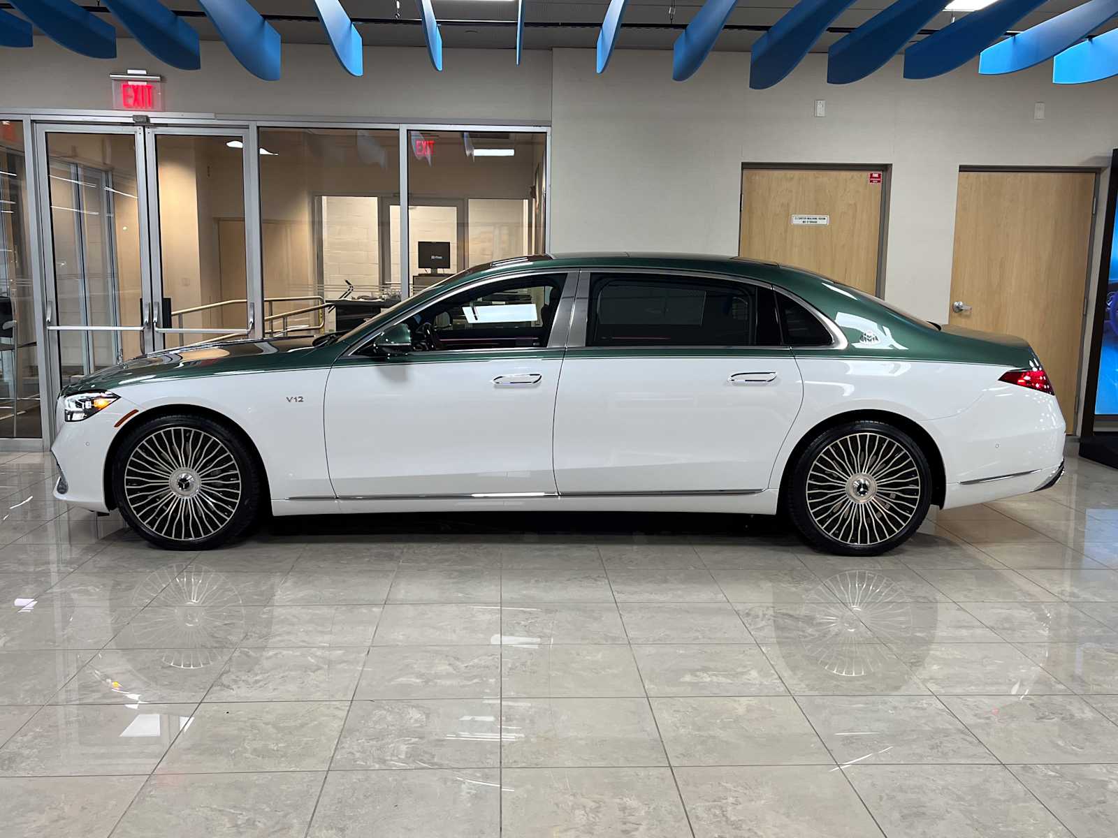 2026 Mercedes Benz S Maybach 680 4MATIC photo 2