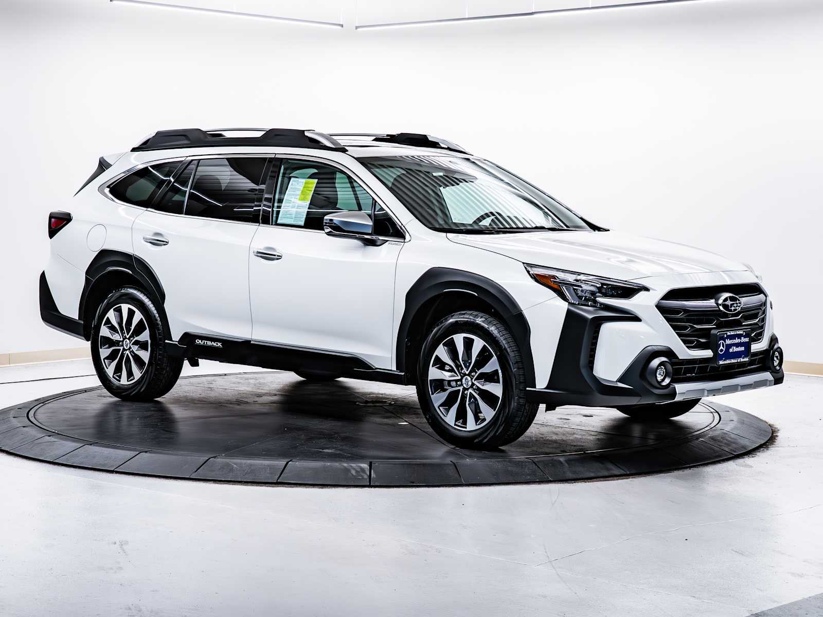 2025 Subaru Outback Touring's photo