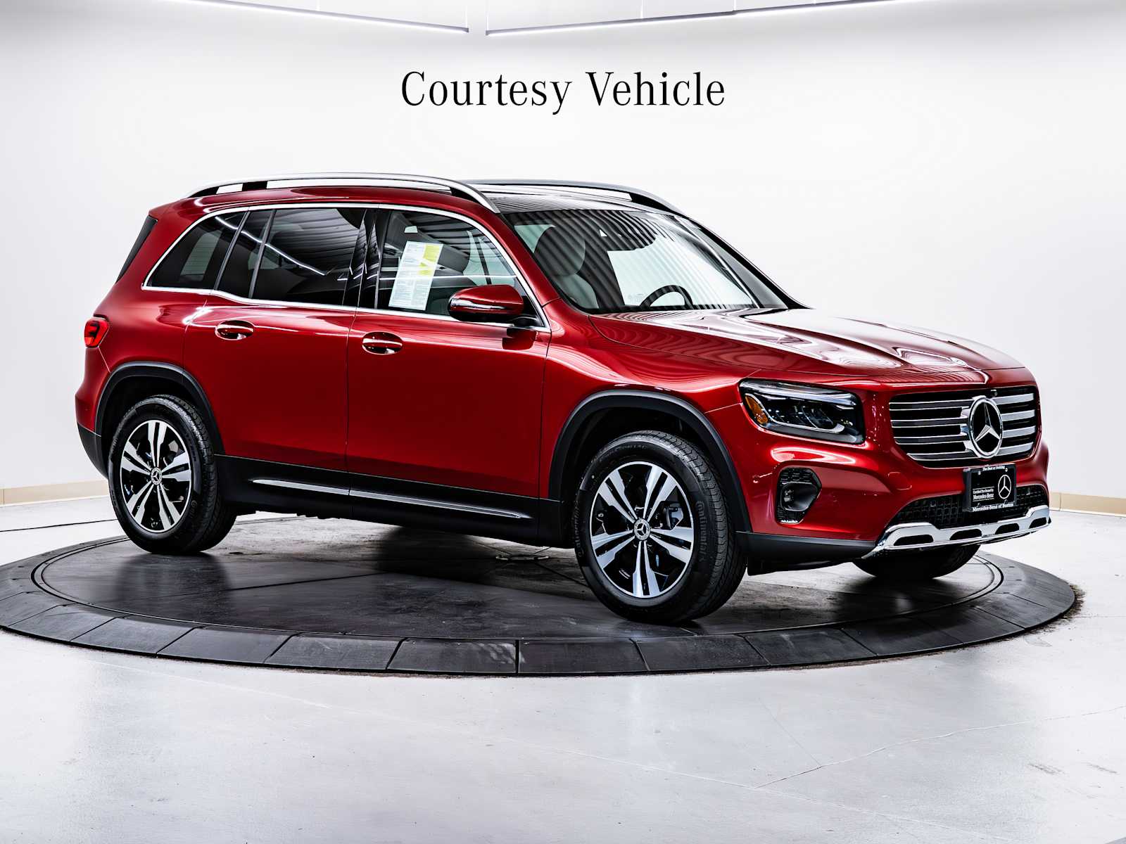 2025 Mercedes-Benz GLB Base's photo