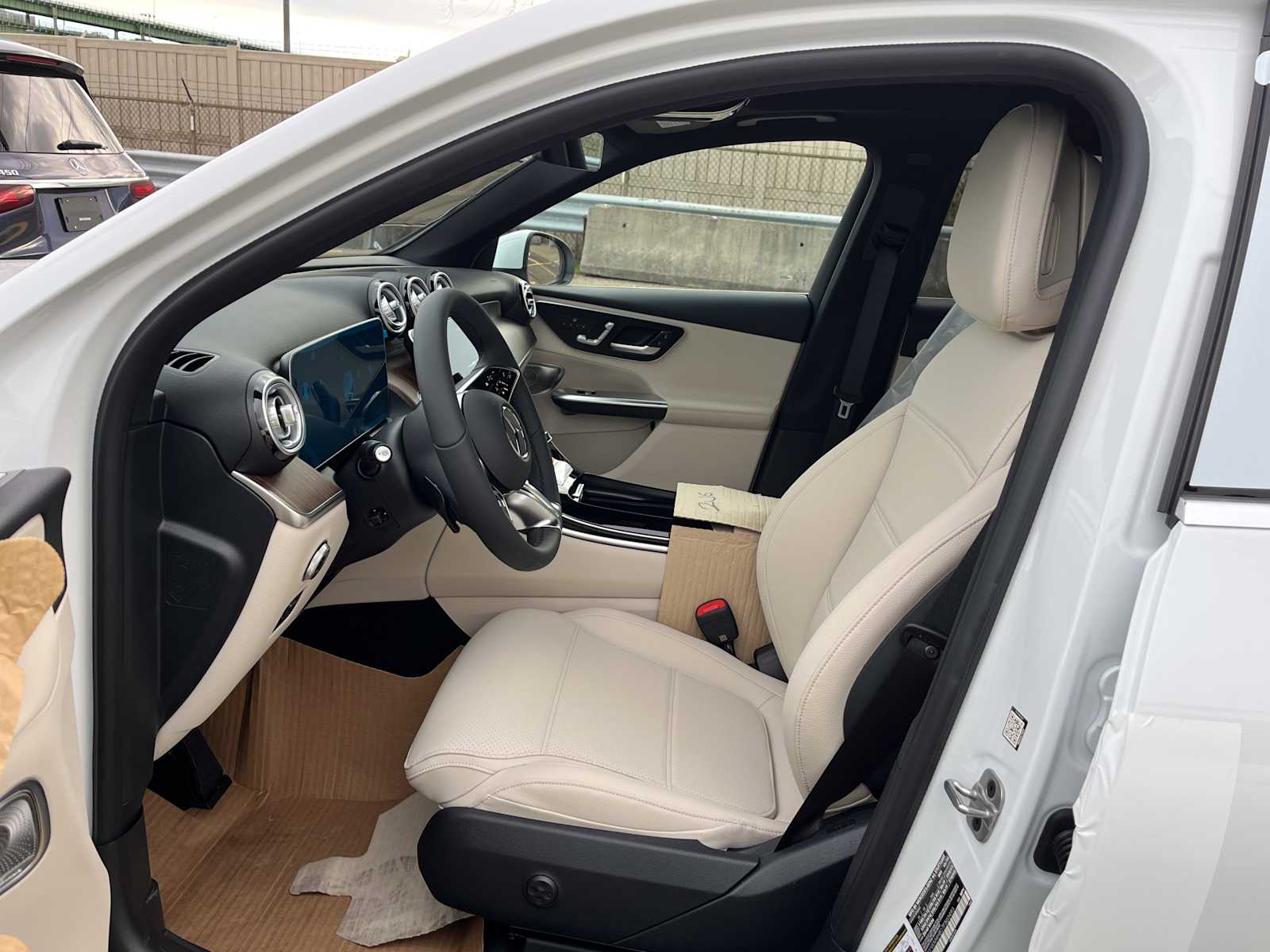 2026 Mercedes Benz GLC 300 4MATIC photo 2