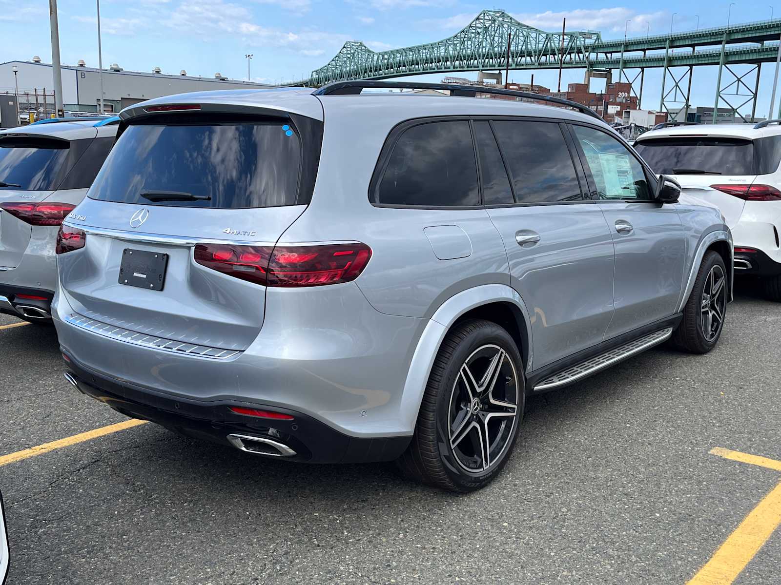 2026 Mercedes Benz GLS 450 4MATIC photo 3