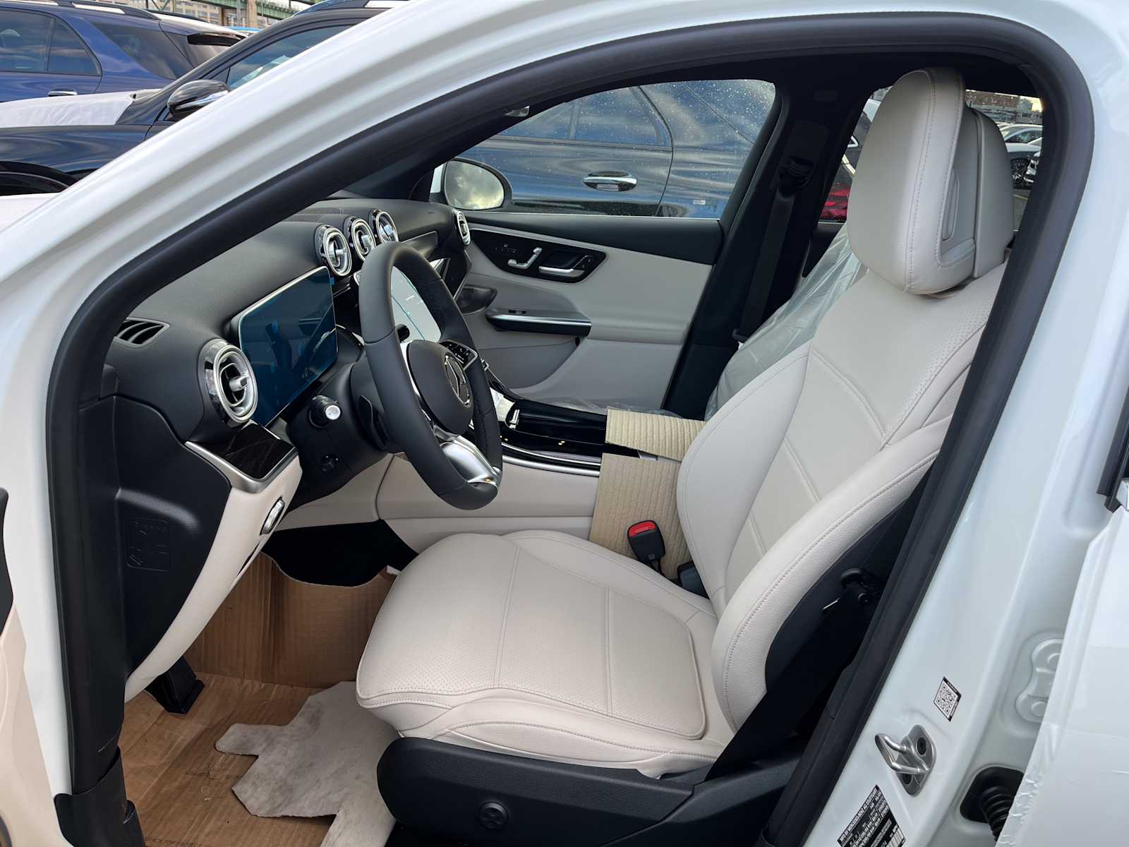 2026 Mercedes Benz GLC 300 4MATIC photo 3