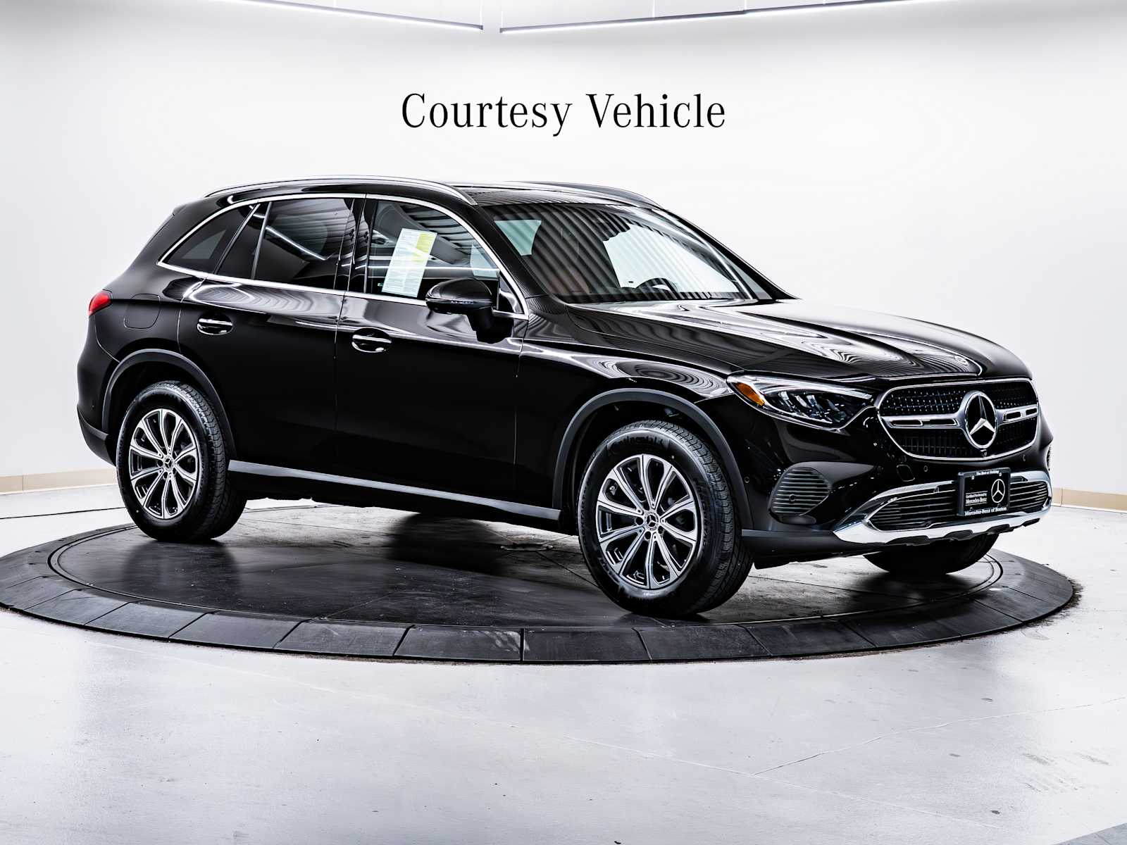 2025 Mercedes-Benz GLC Base's photo