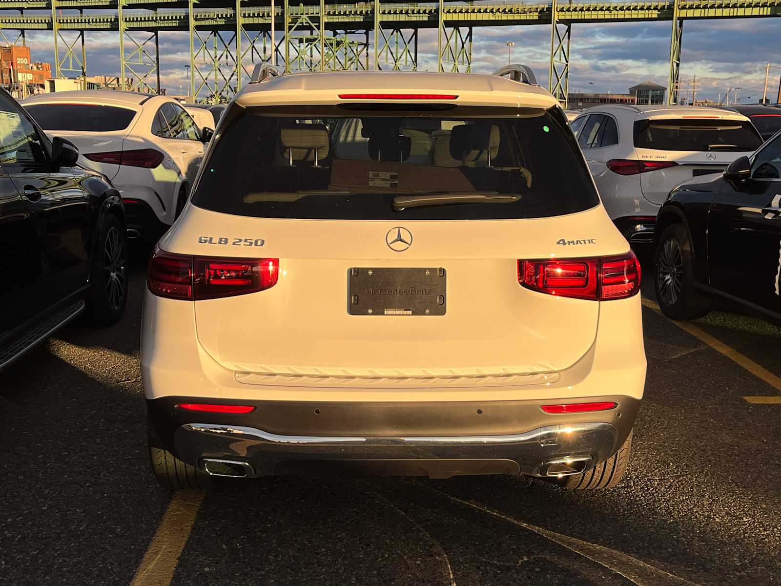 2026 Mercedes Benz GLB 250 4MATIC photo 2