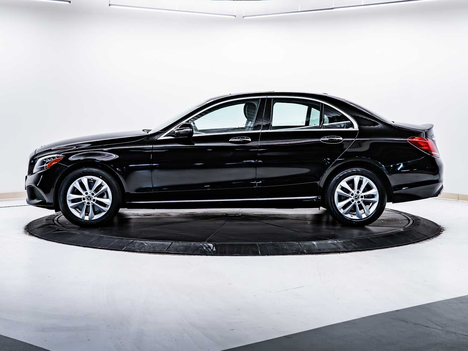 2019 Mercedes Benz C 300 4MATIC photo 4