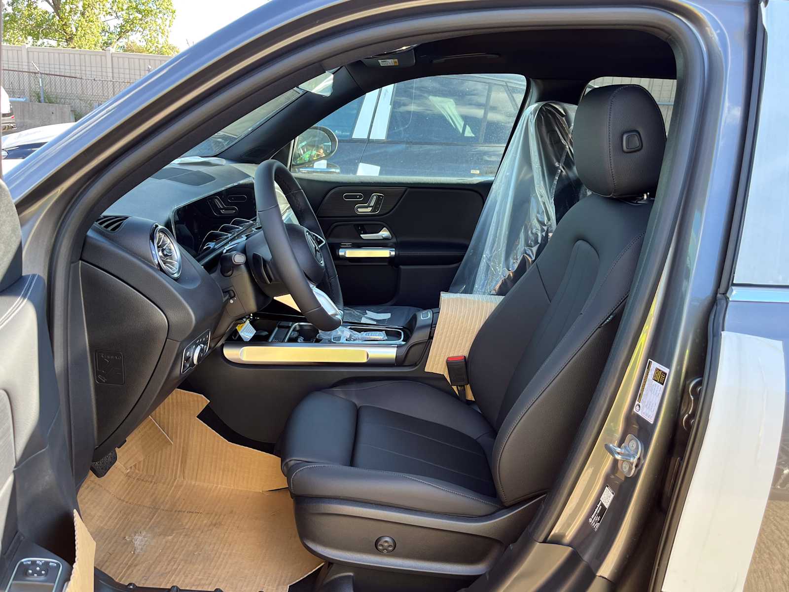 2026 Mercedes Benz GLB 250 4MATIC photo 3