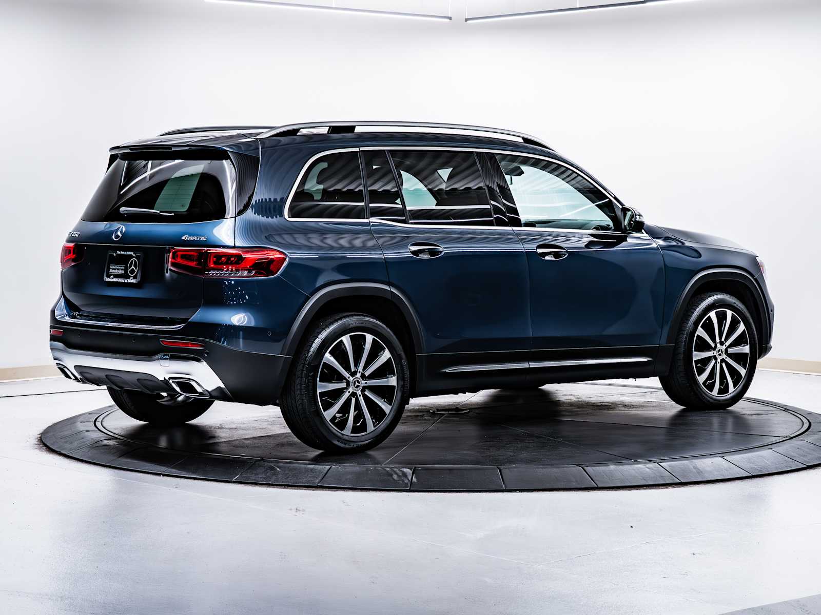 used 2022 Mercedes-Benz GLB 250 car, priced at $33,798