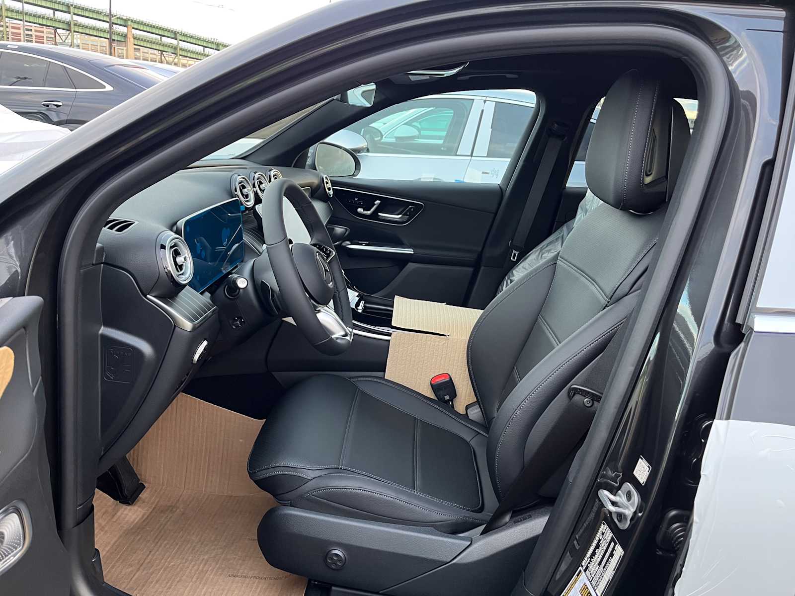 2026 Mercedes Benz GLC 300 4MATIC photo 4