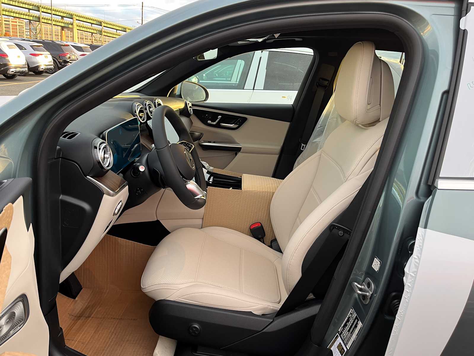 2026 Mercedes Benz GLC 300 4MATIC photo 4