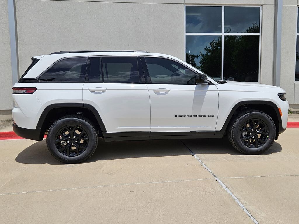 New 2026 Jeep Grand Cherokee LAREDO ALTITUDE 4X4 Sport Utility