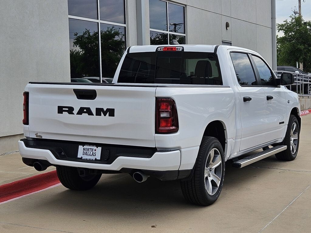 New 2026 Ram 1500 EXPRESS CREW CAB 4X2 5'7 BOX Pickup